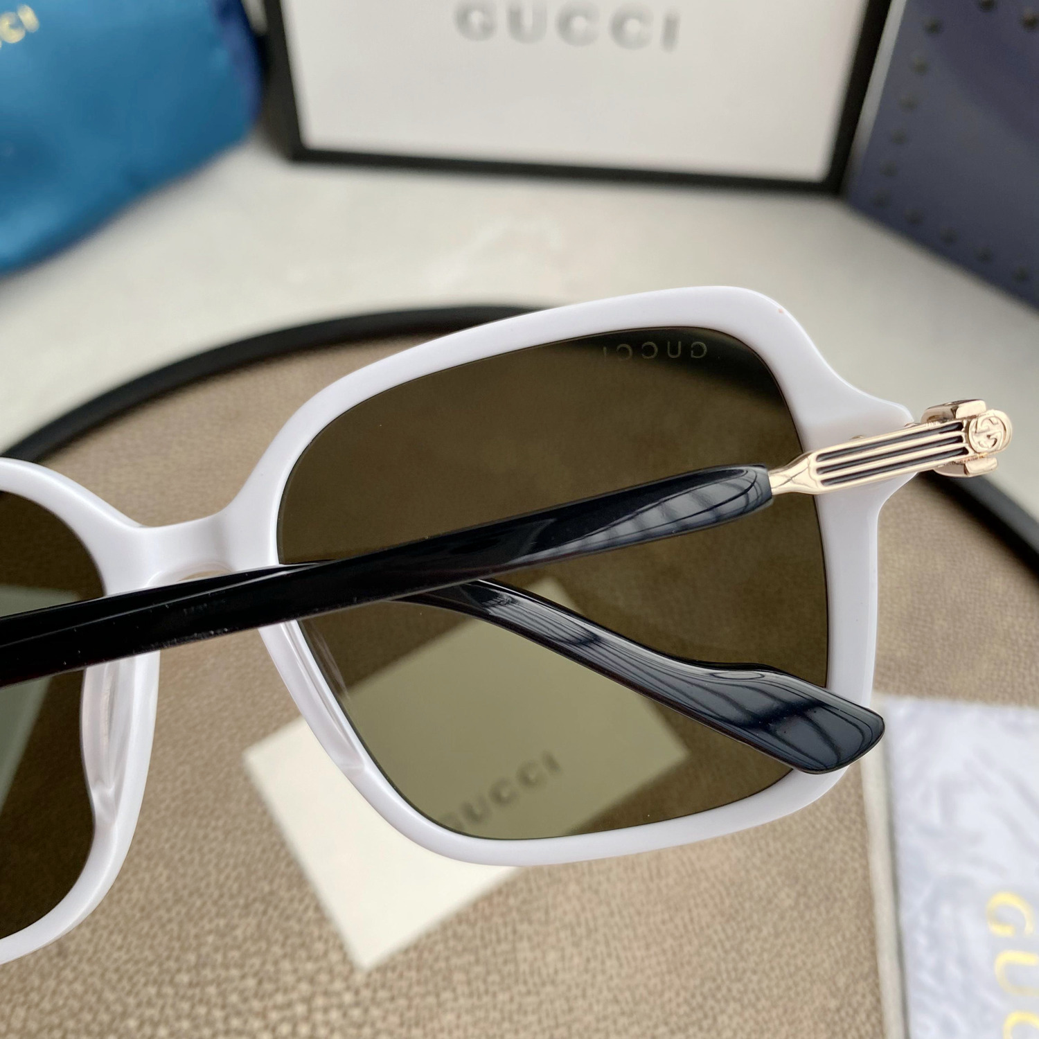 RECTANGULAR FRAME SUNGLASSES