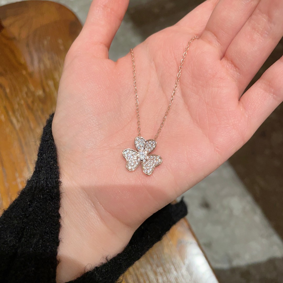 V*n Cl**f Vintage Alhambra Necklace