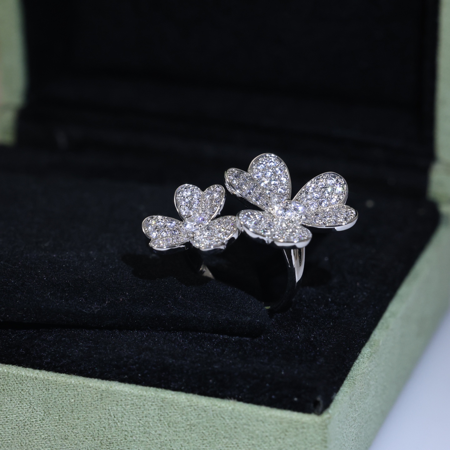 V*n Cl**f & Arpels Ring