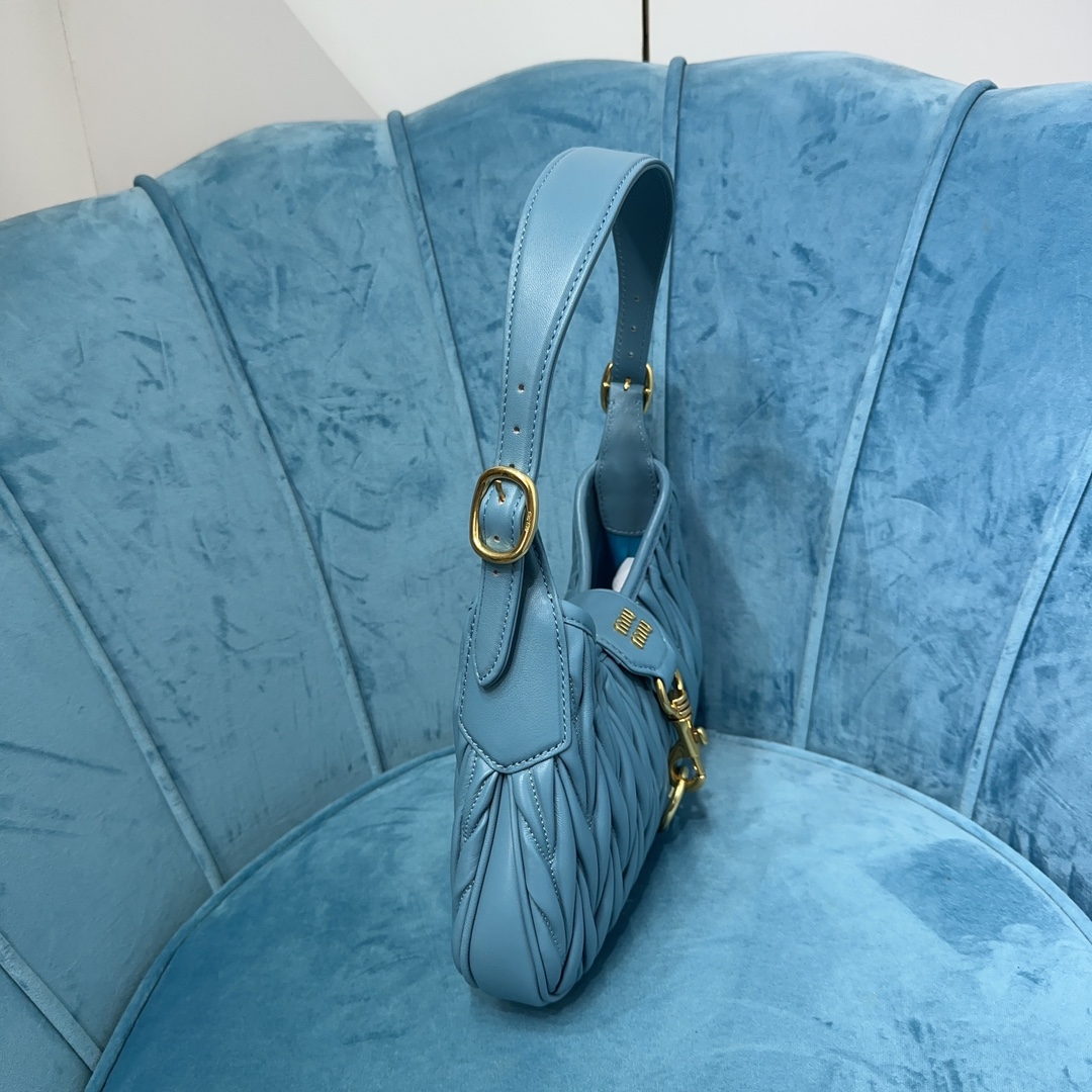 M1um1u Hobo bag