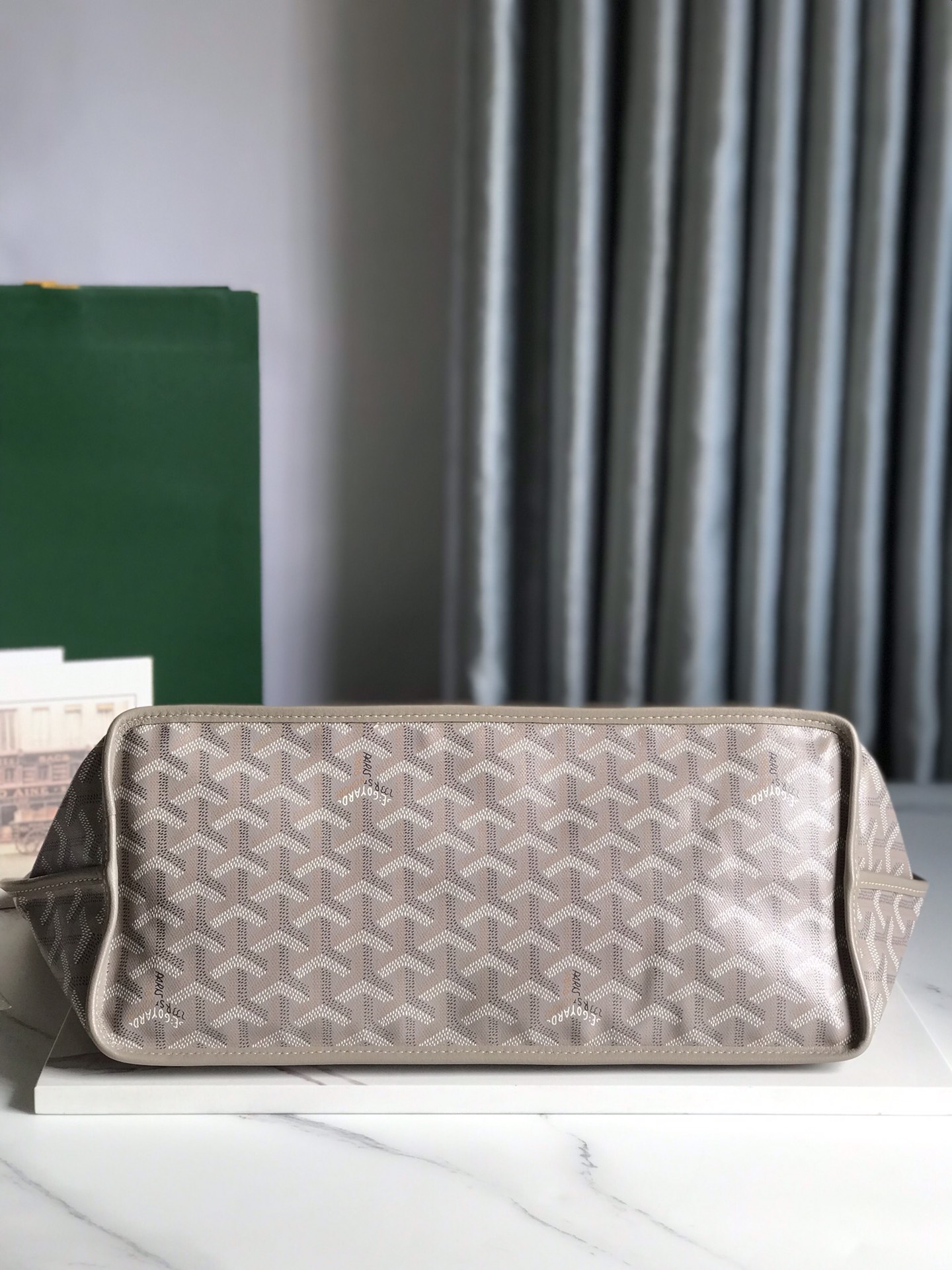 G09ard Reversible Anjou Tote MM