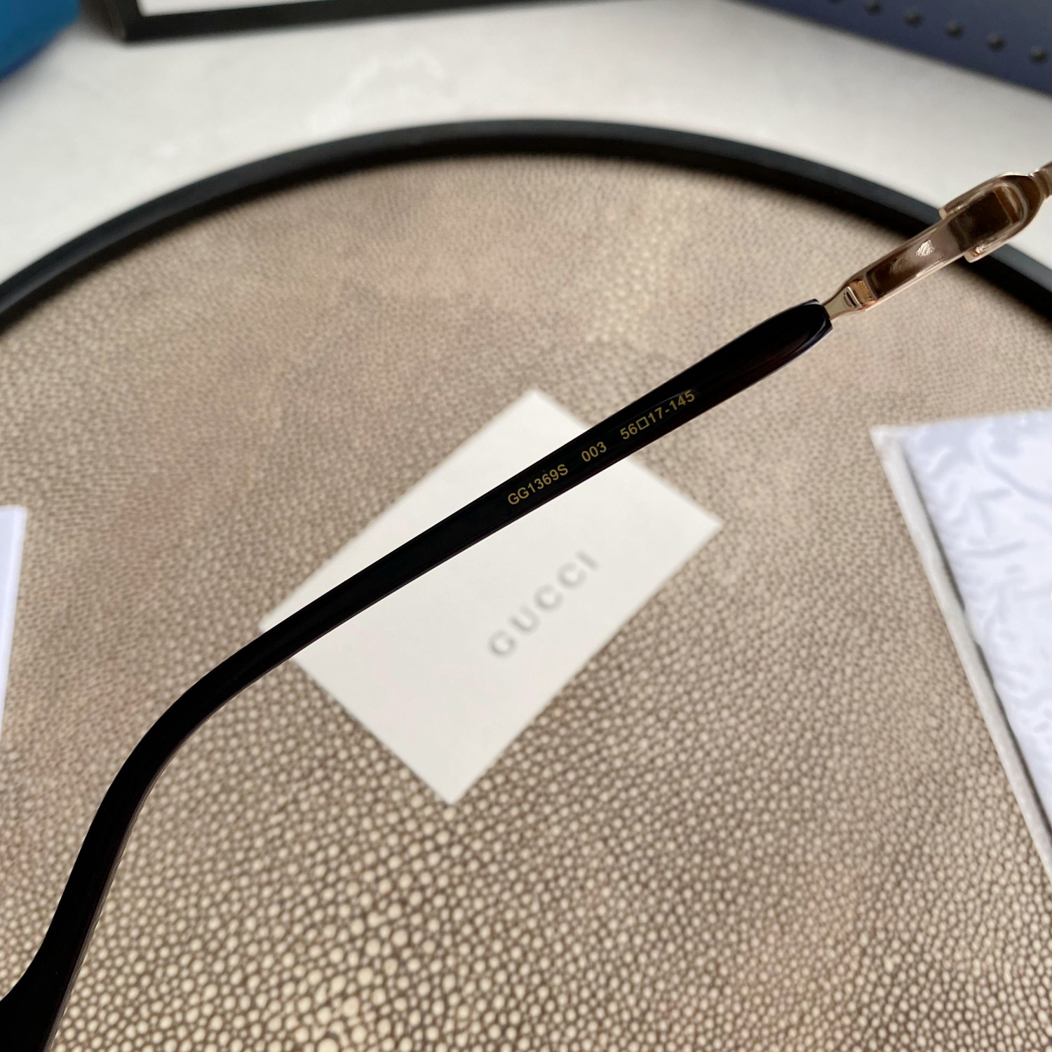 RECTANGULAR FRAME SUNGLASSES