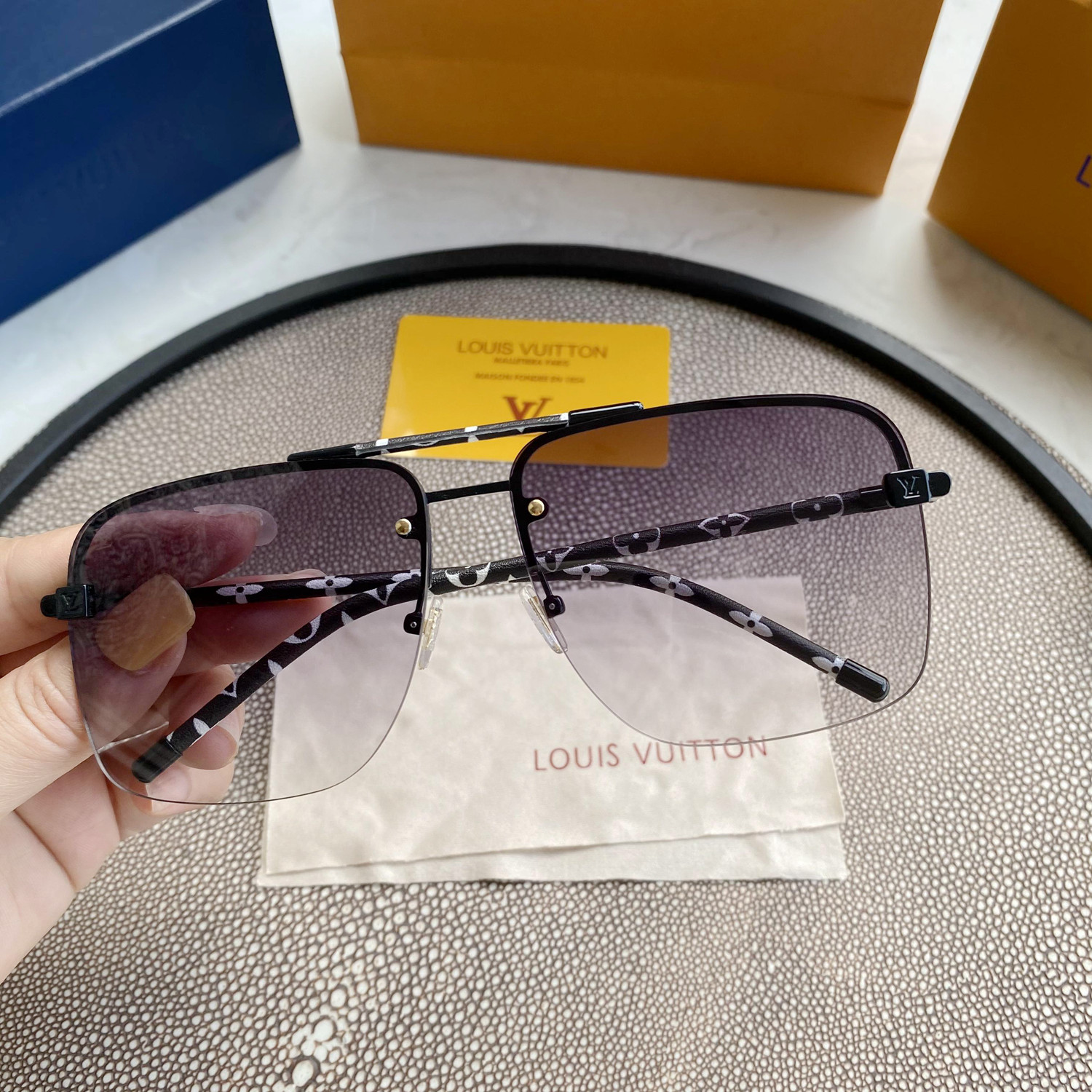 Sa1nt Lau*nt EYEWEAR