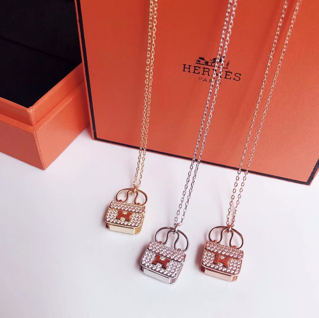 H**me5 Amulettes Constance Pendant