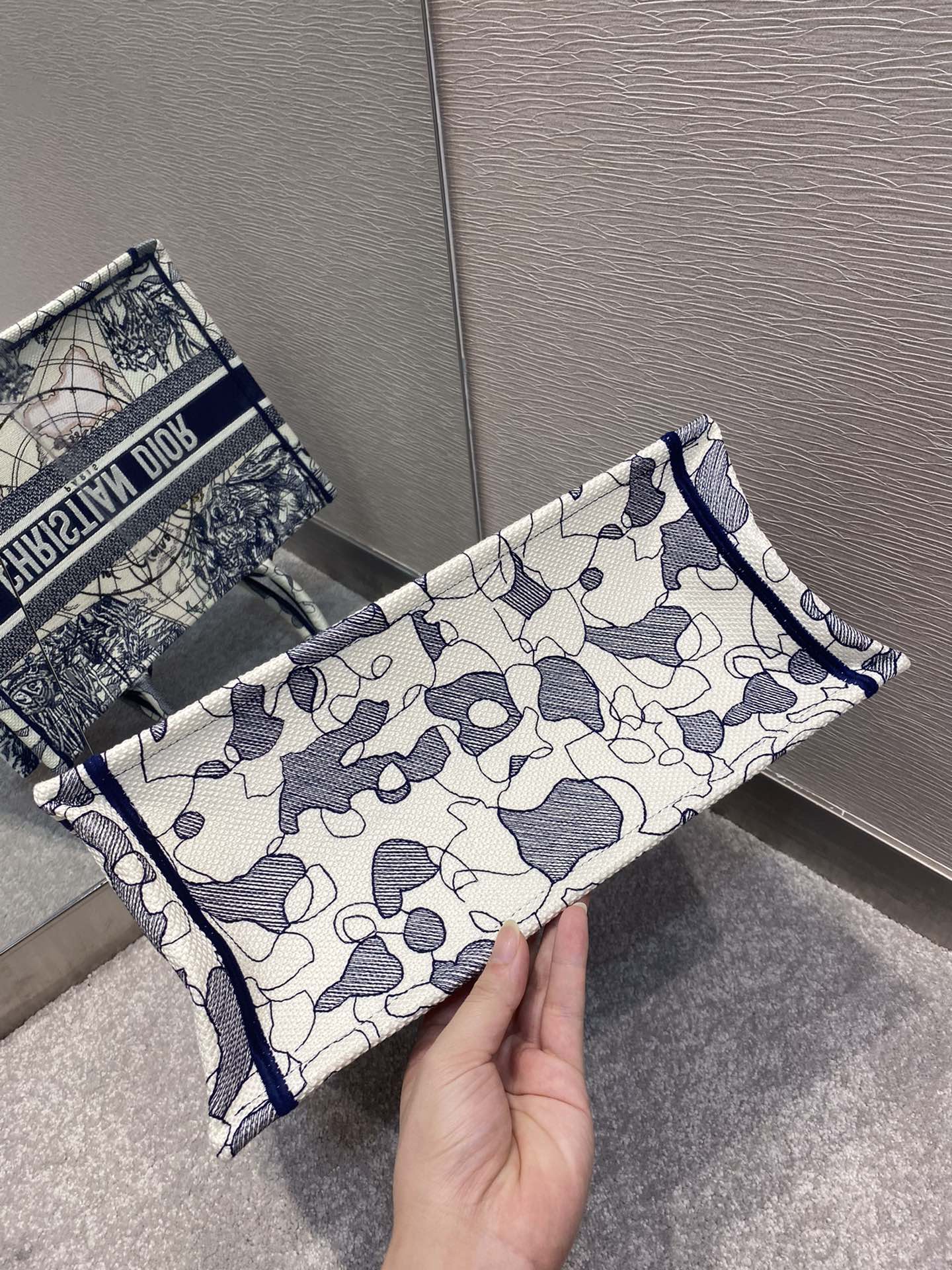 D10r Book Tote