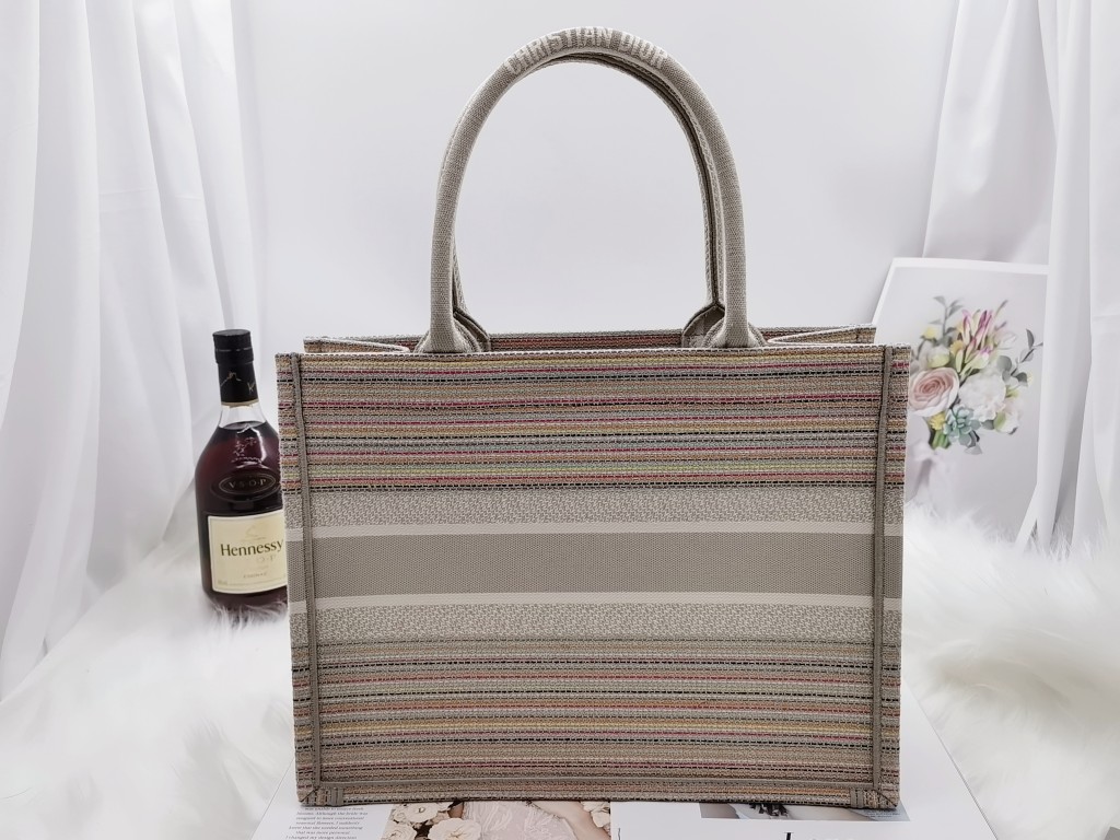 D10r Book Tote