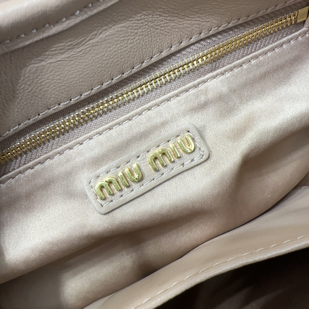 M1um1u Hobo bag