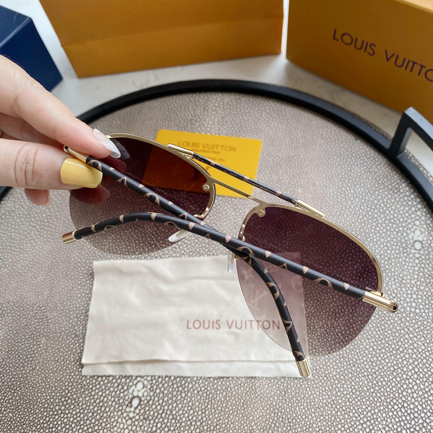 L0vis Vvtt0n CLOCKWISE CANVAS SUNGLASSES