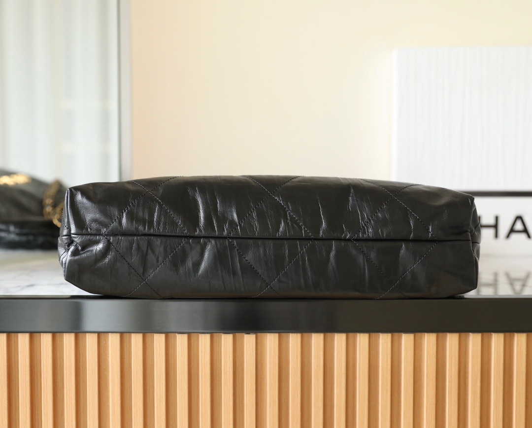 𝖬𝗈𝗇𝗍𝖾𝖻𝖾𝗅𝗅𝗈 zip bag