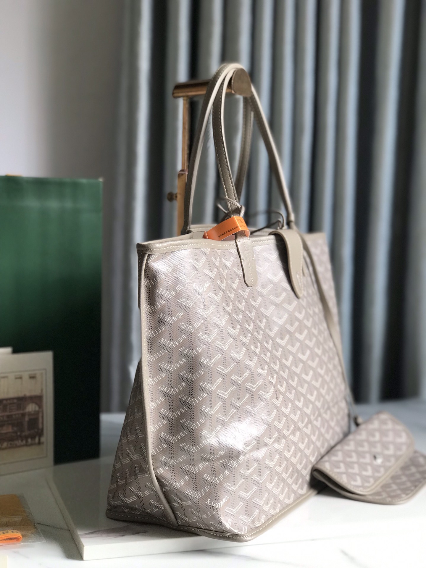 G09ard Reversible Anjou Tote MM