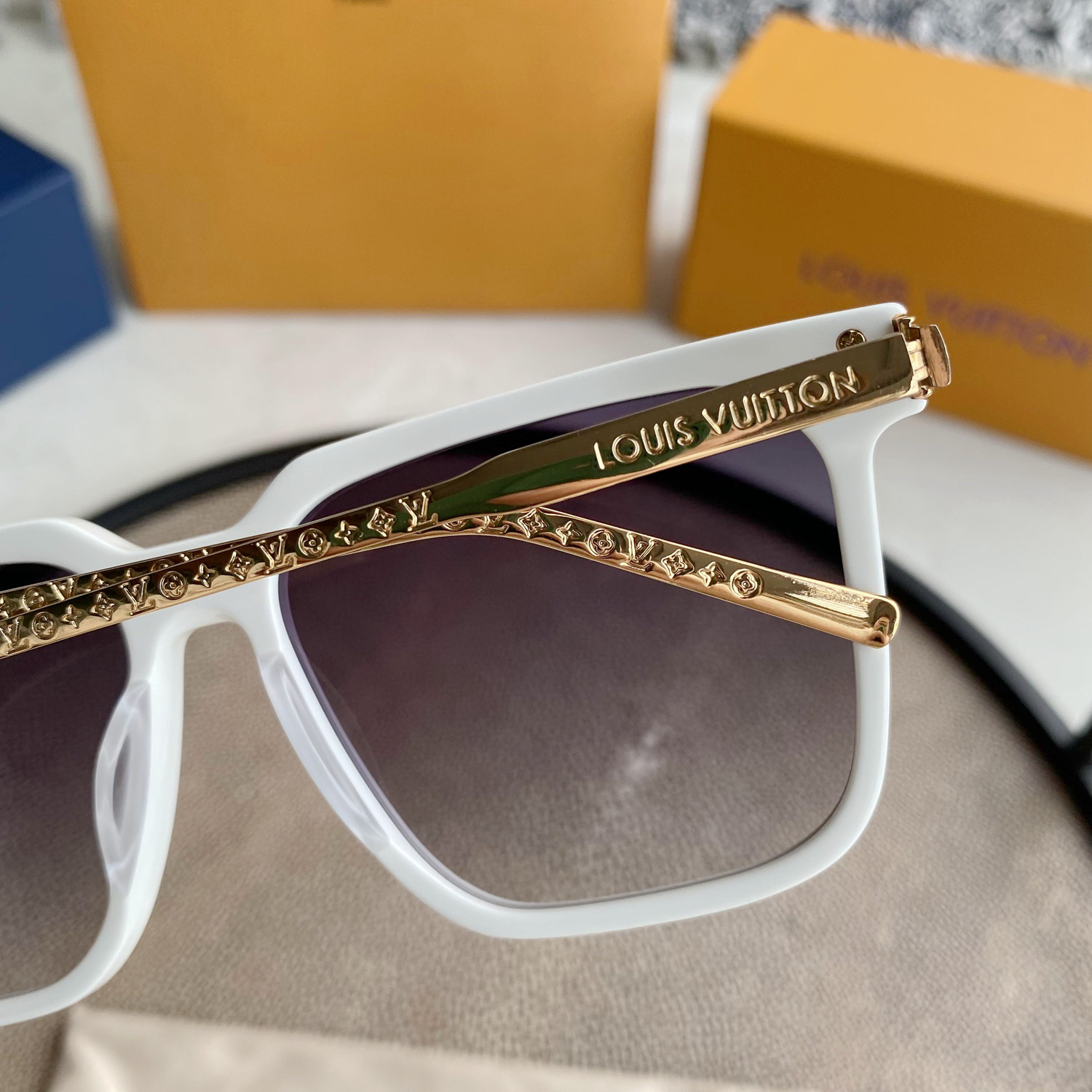 L0vis Vvtt0n | rise square sunglasses