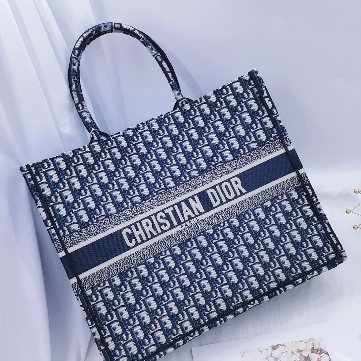 D10r Book Tote – Large