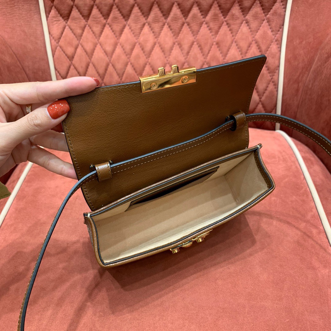 Gv*c1 padlock bag