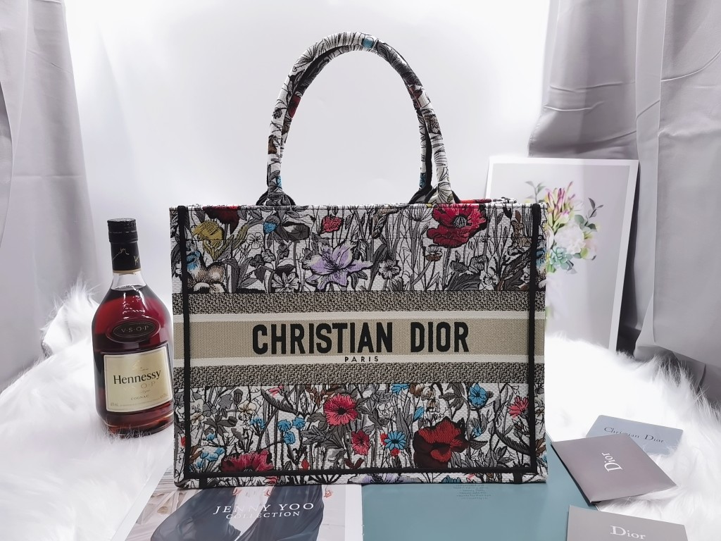 D10r Book Tote