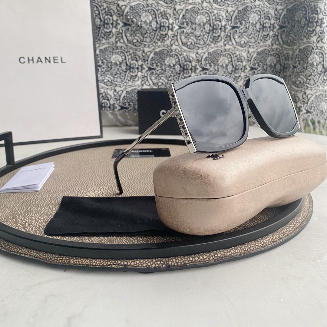 Vintage Ch**el sunglasses