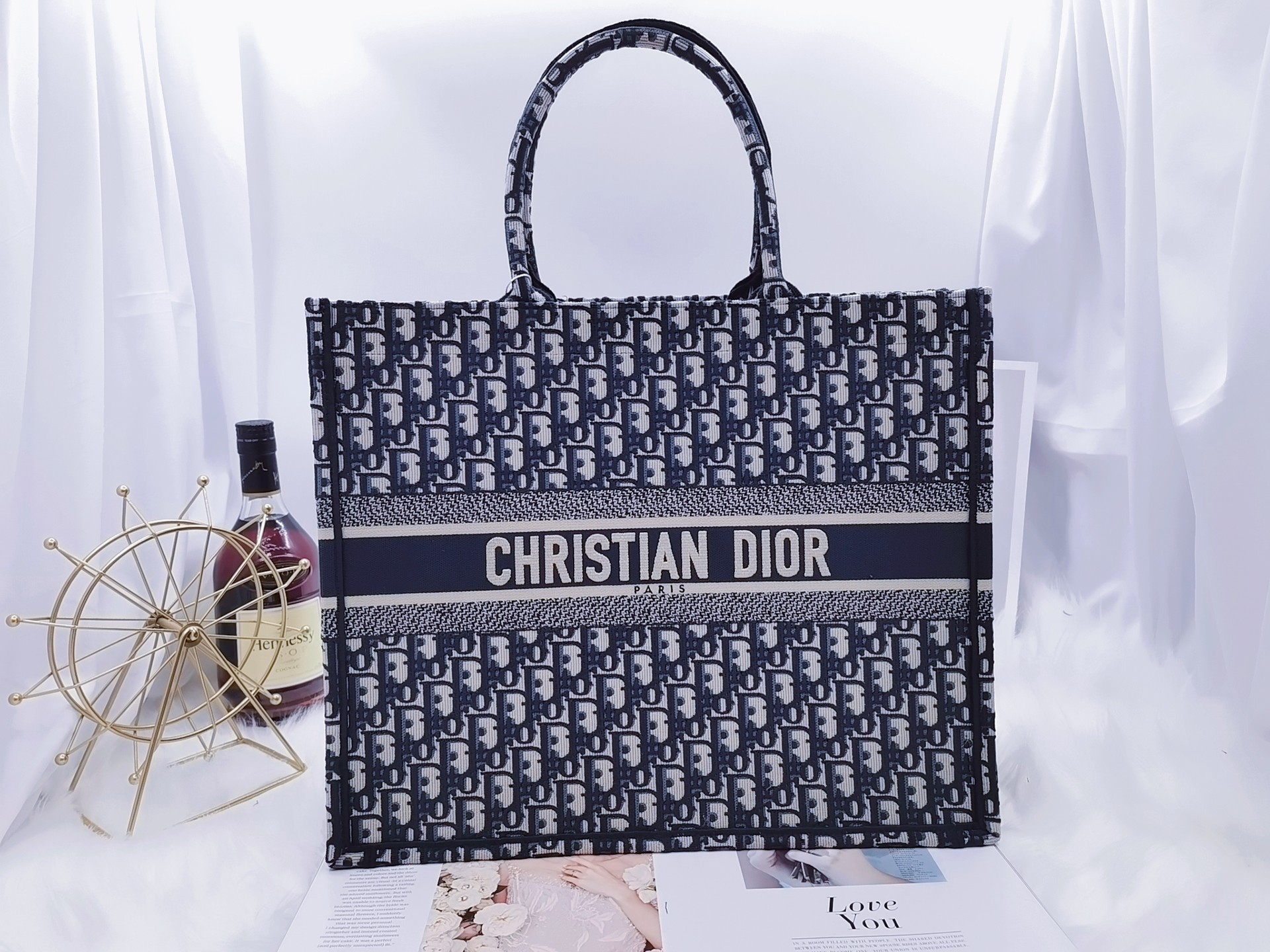 D10r Book Tote – Large