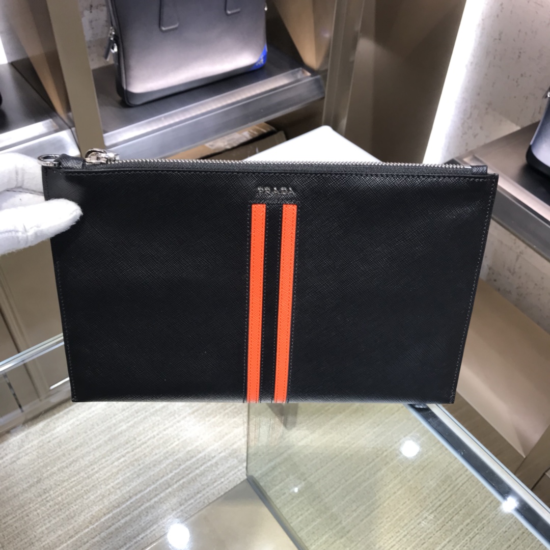 Pra*a clutch
