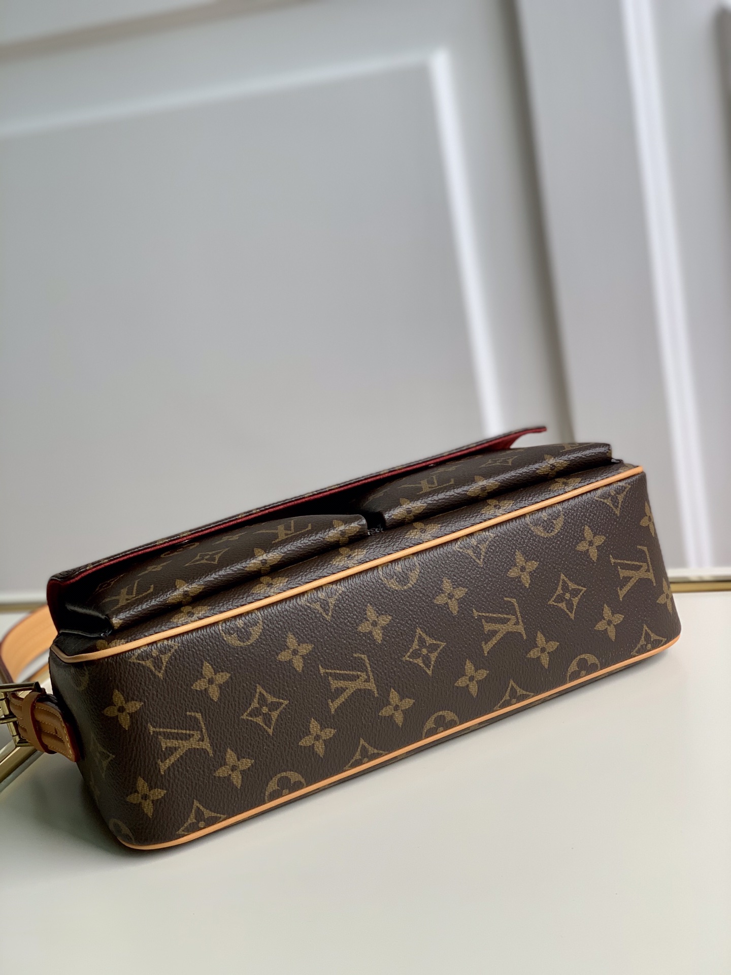 L0vis Vvtt0n Vintage Monogram Canvas Small Shoulder Bag