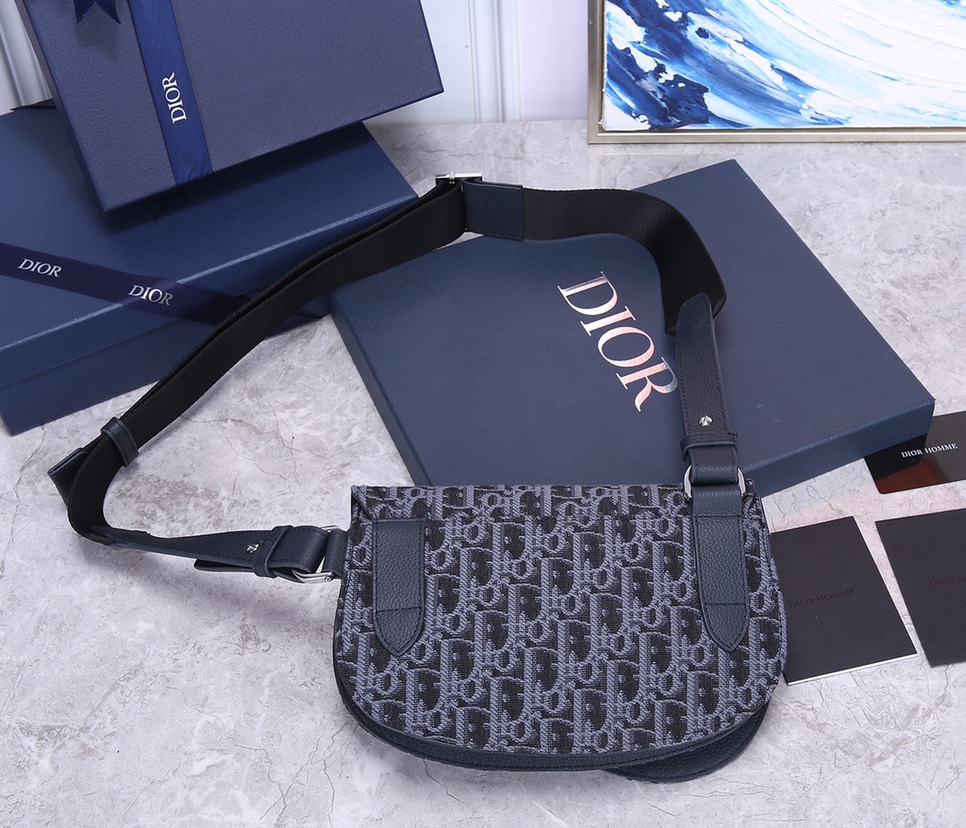 D10r Saddle Man’s Bag