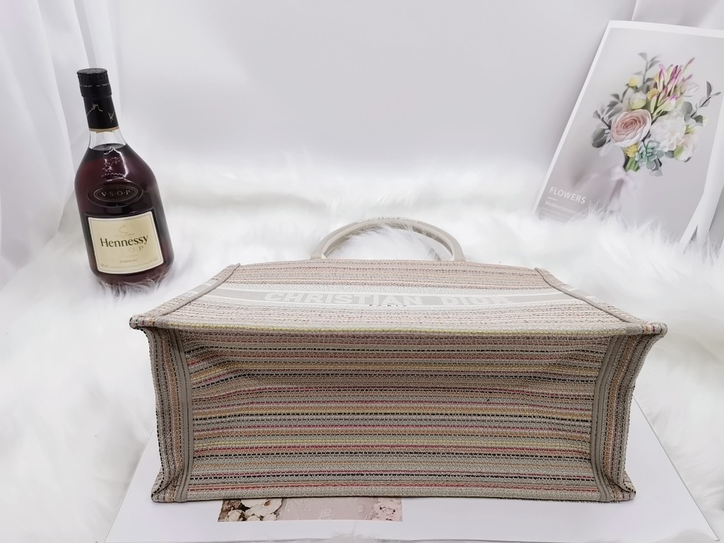 D10r Book Tote