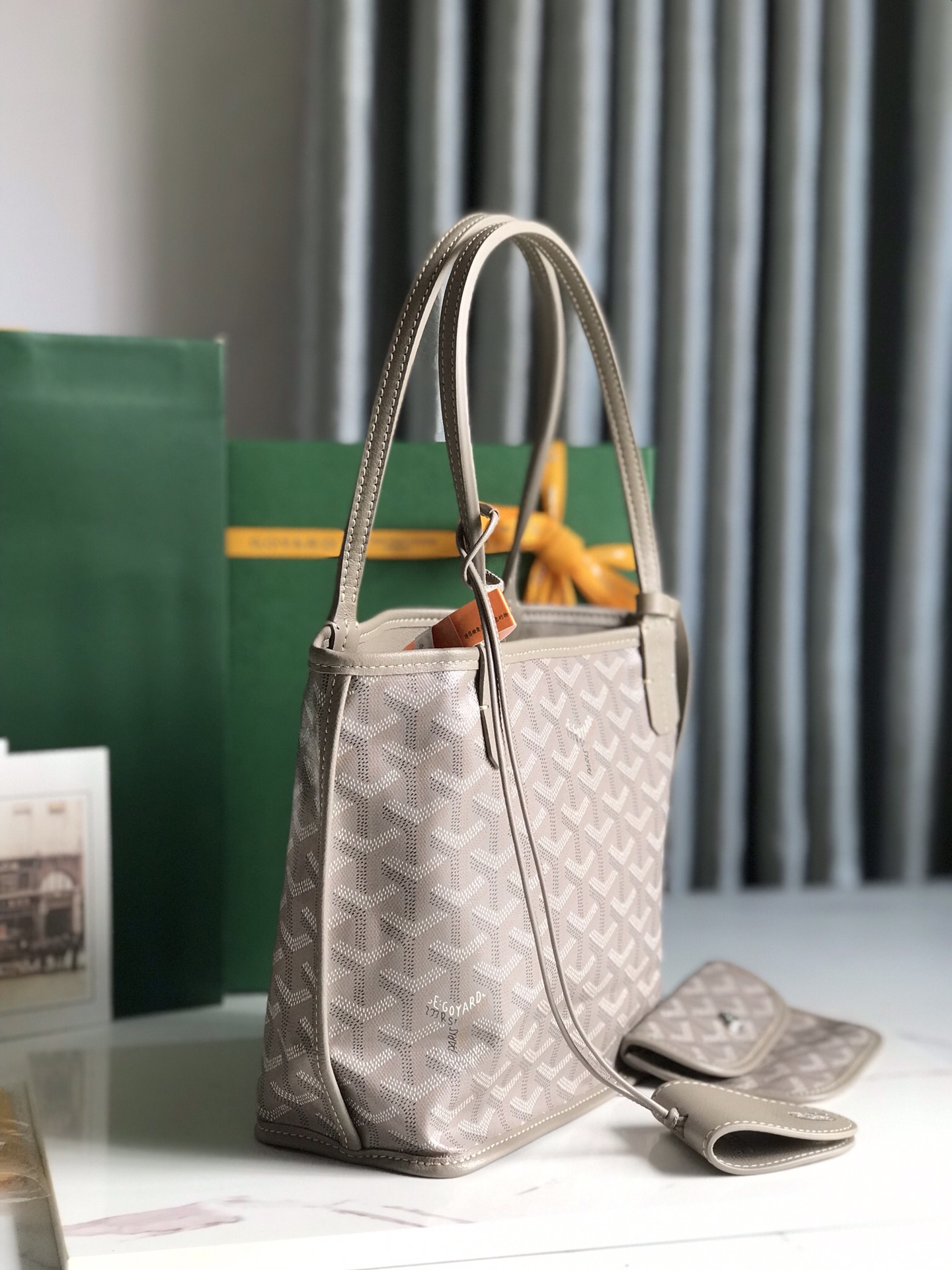 G09ard Reversible Anjou Tote PM