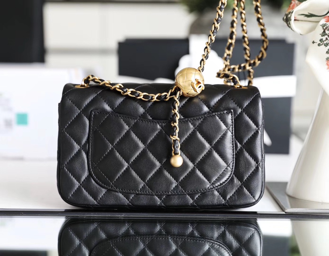 ch**el classic flap mini with G01den ball