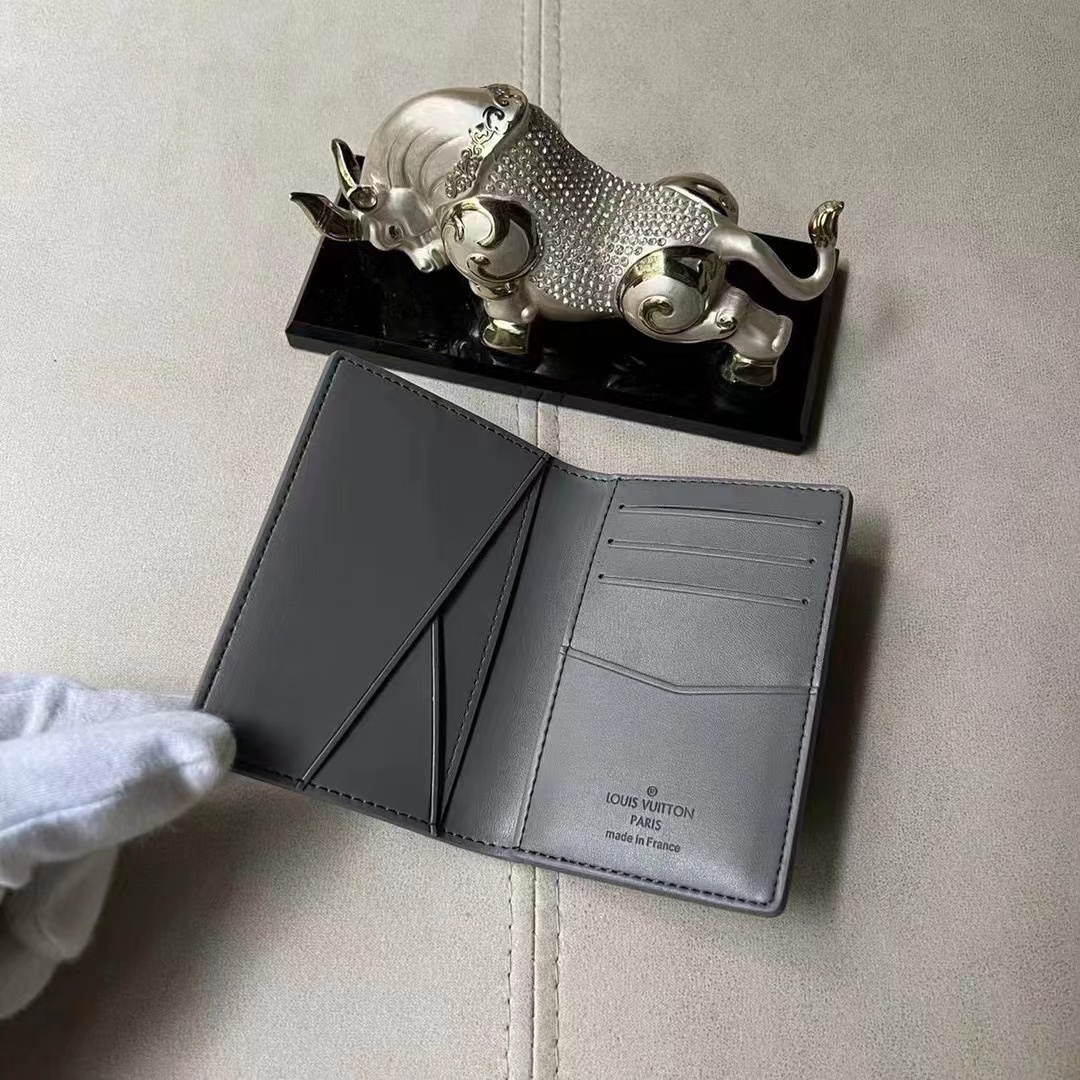 L0vis Vvtt0n small wallets for men