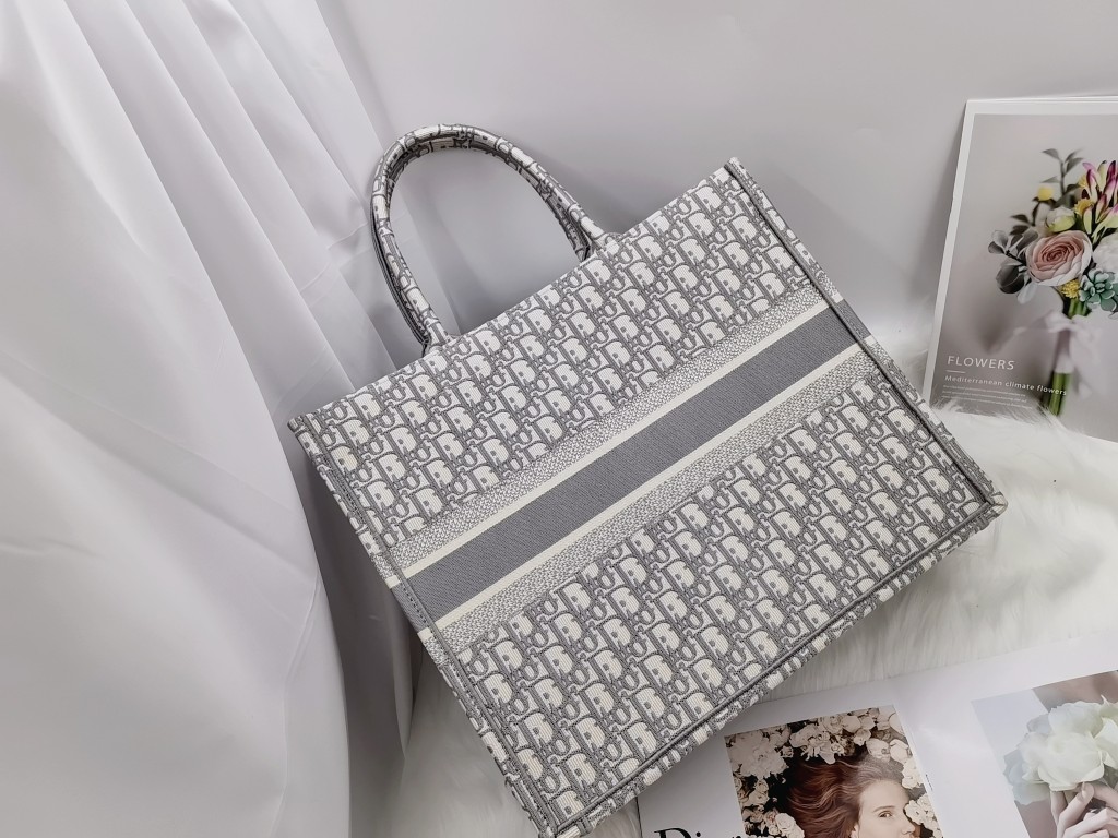 D10r Book Tote