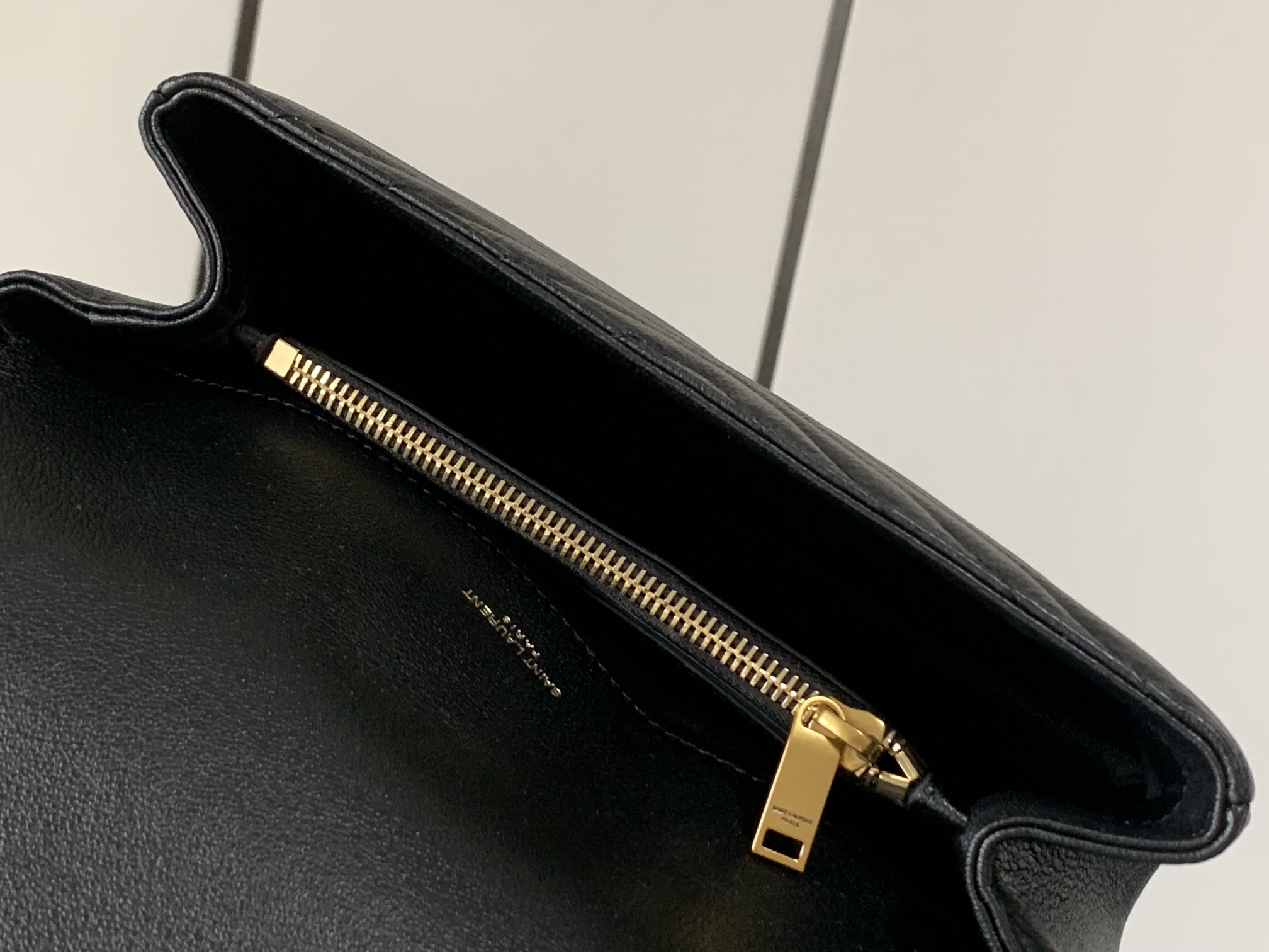 Sa1nt Lau*nt Medium Chain Bag