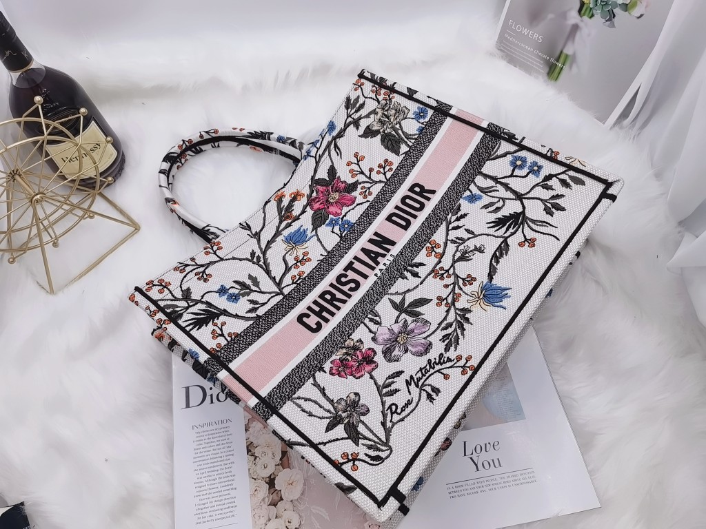 D10r Book Tote