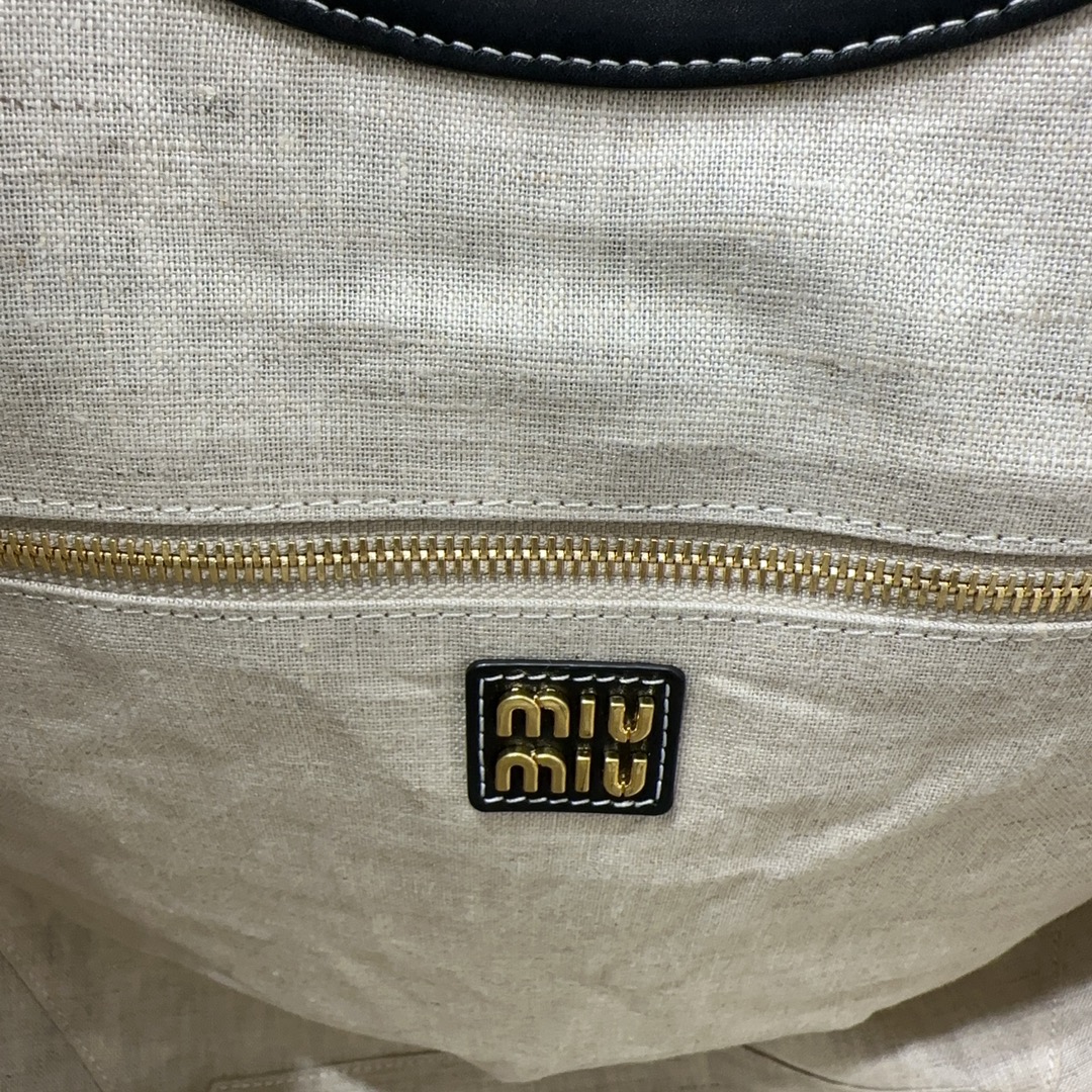 M1um1u Hobo bag