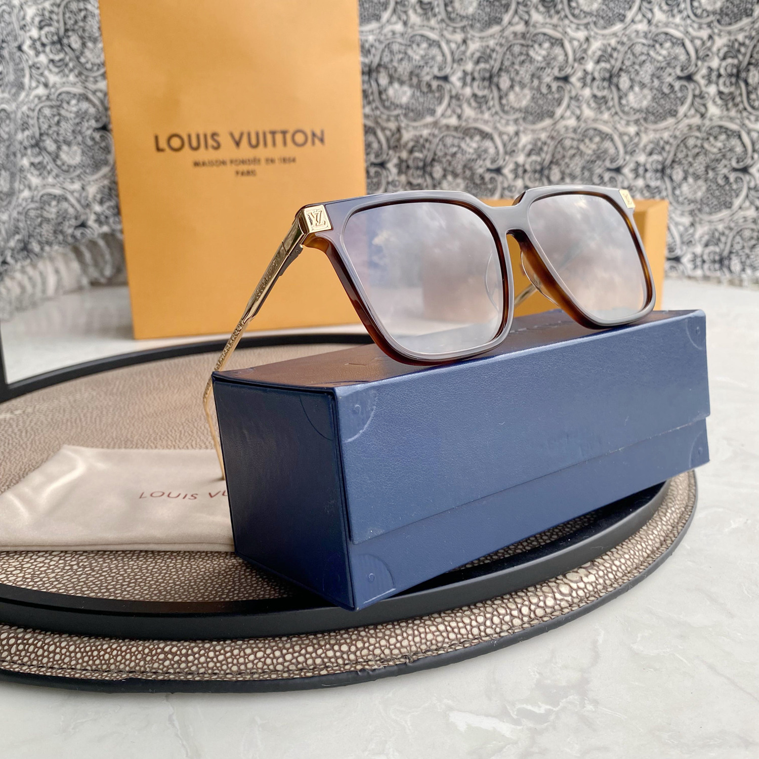 L0vis Vvtt0n | rise square sunglasses