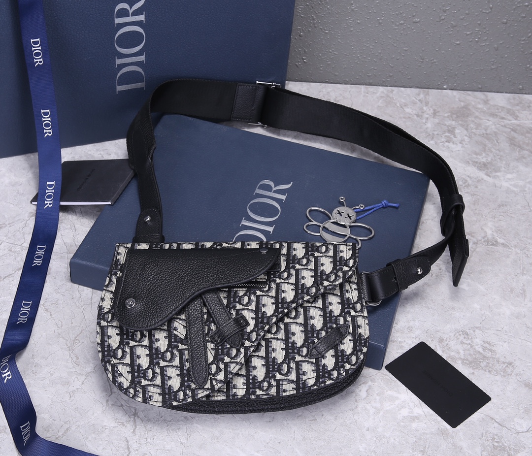 D10r Men’s Saddle Bag