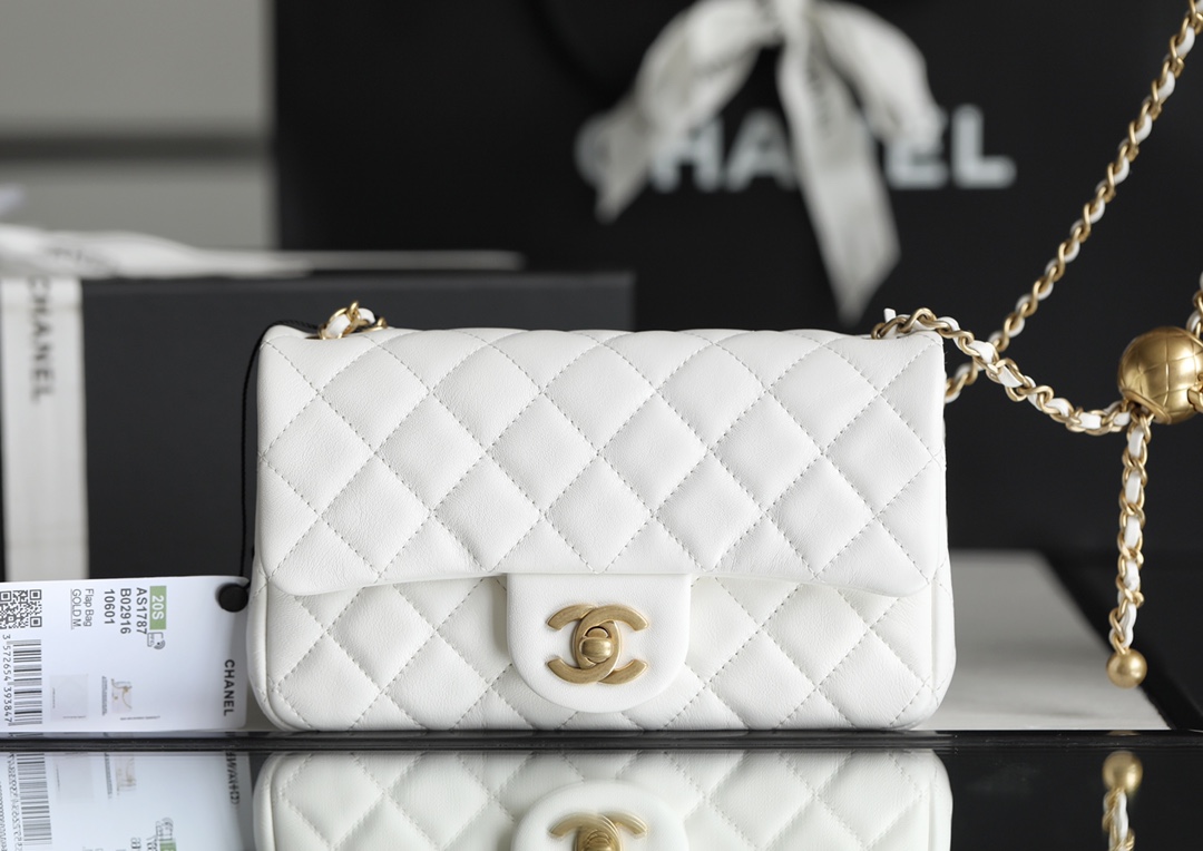 ch**el classic flap mini with G01den ball