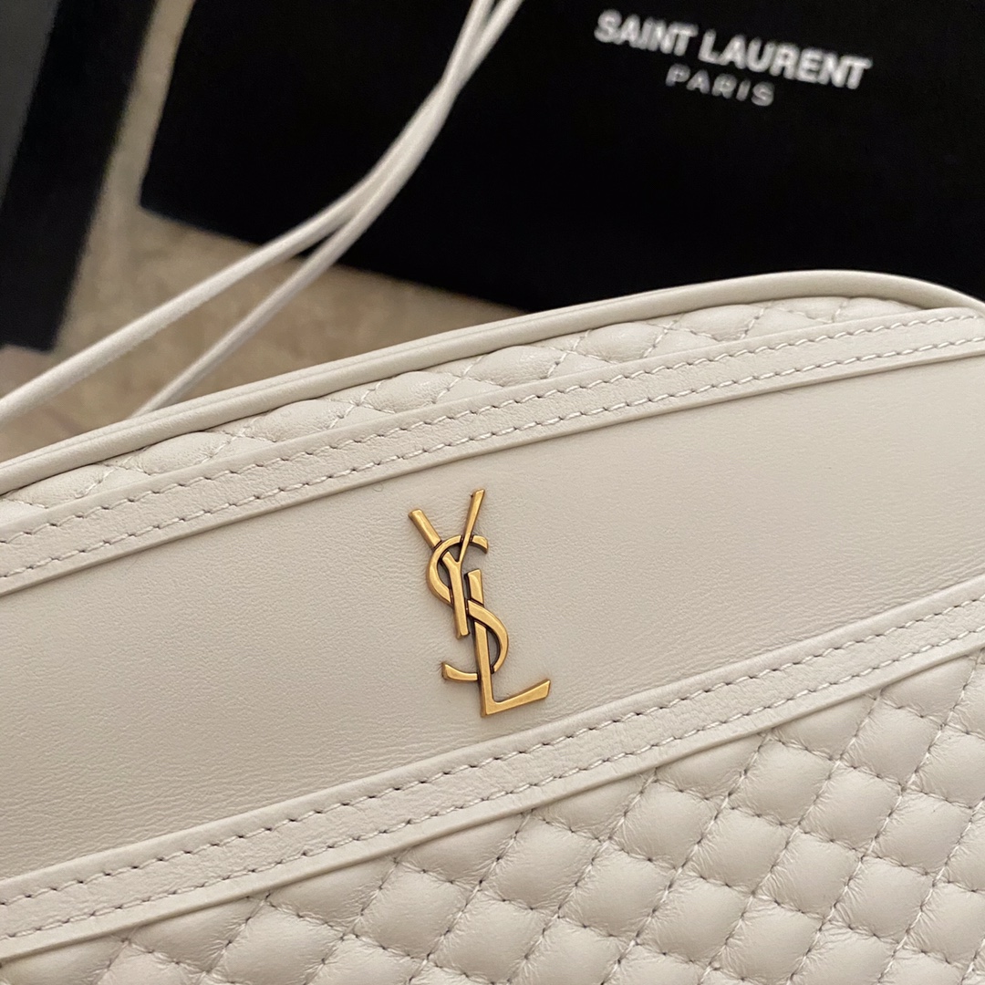VICTOIRE CAMERA BAG IN QUILTED LAMBSKIN