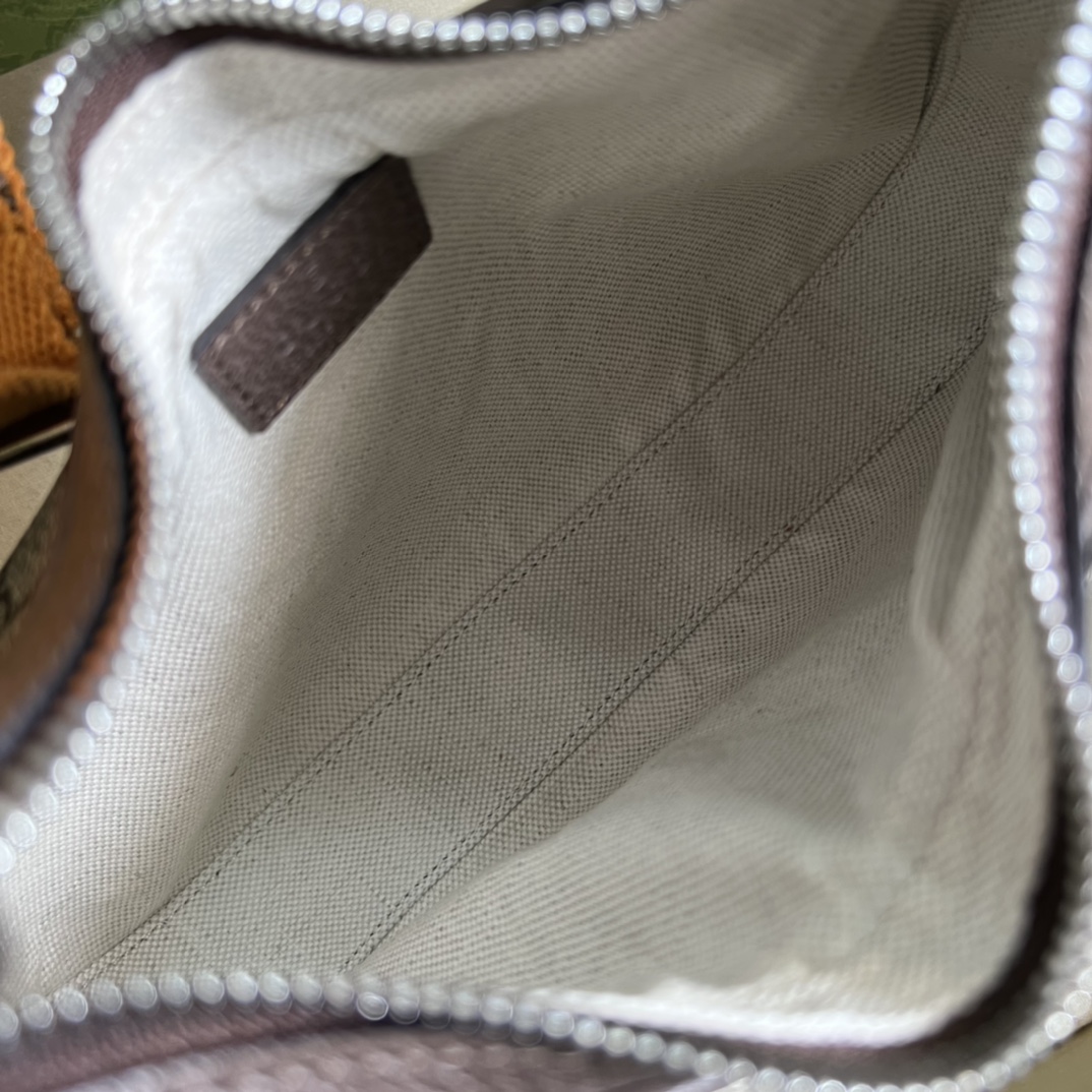 Gvc*1 Attache small shoulder bag