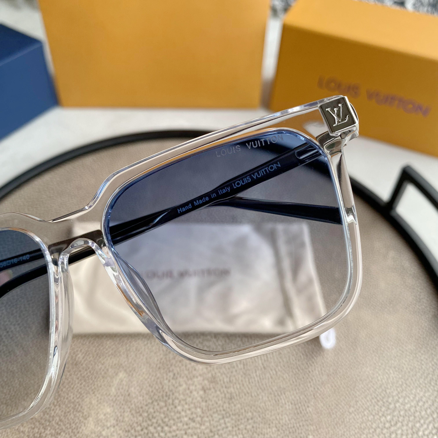 L0vis Vvtt0n | rise square sunglasses