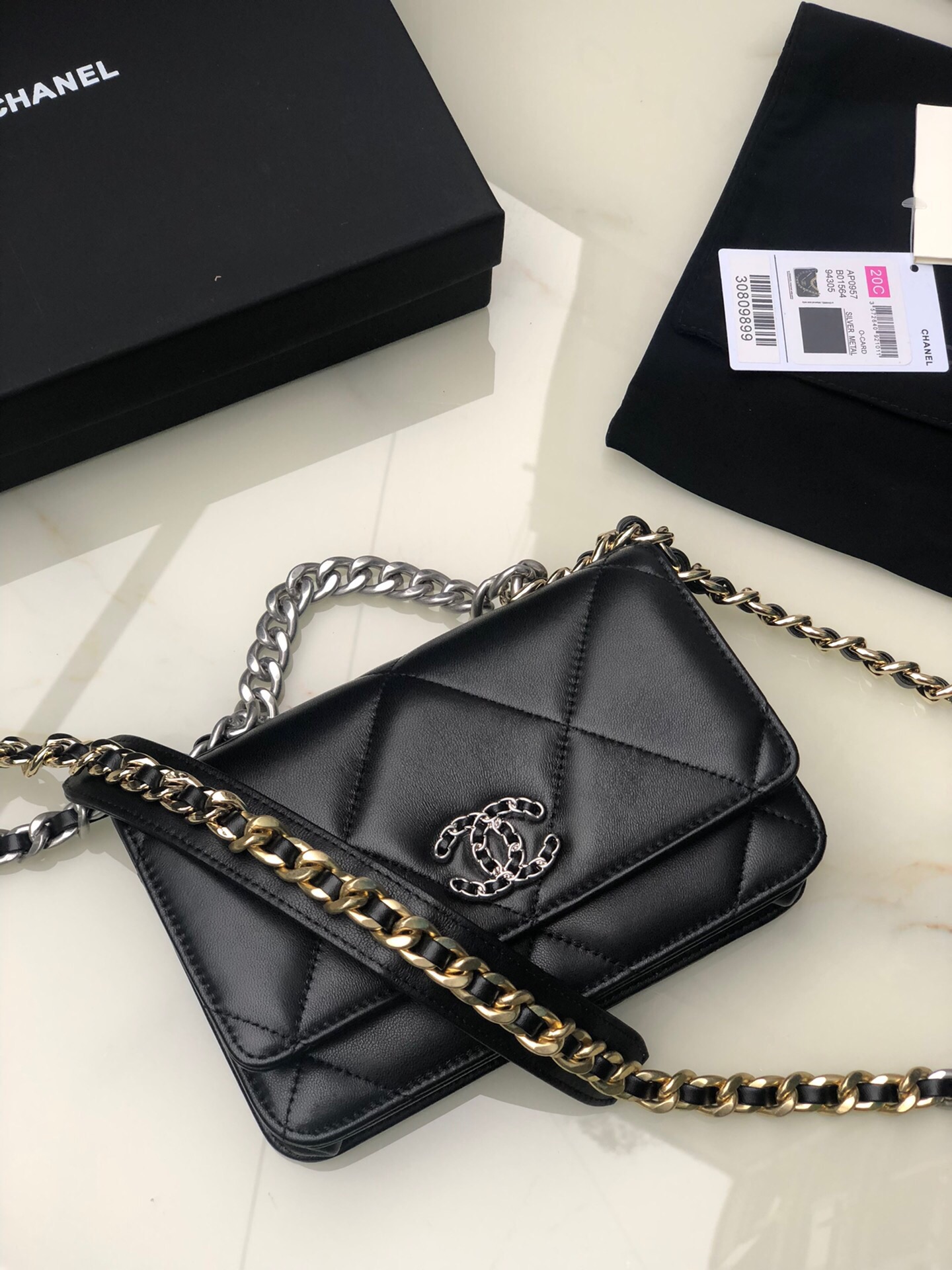 Ch**el 19 WALLET ON CHAIN