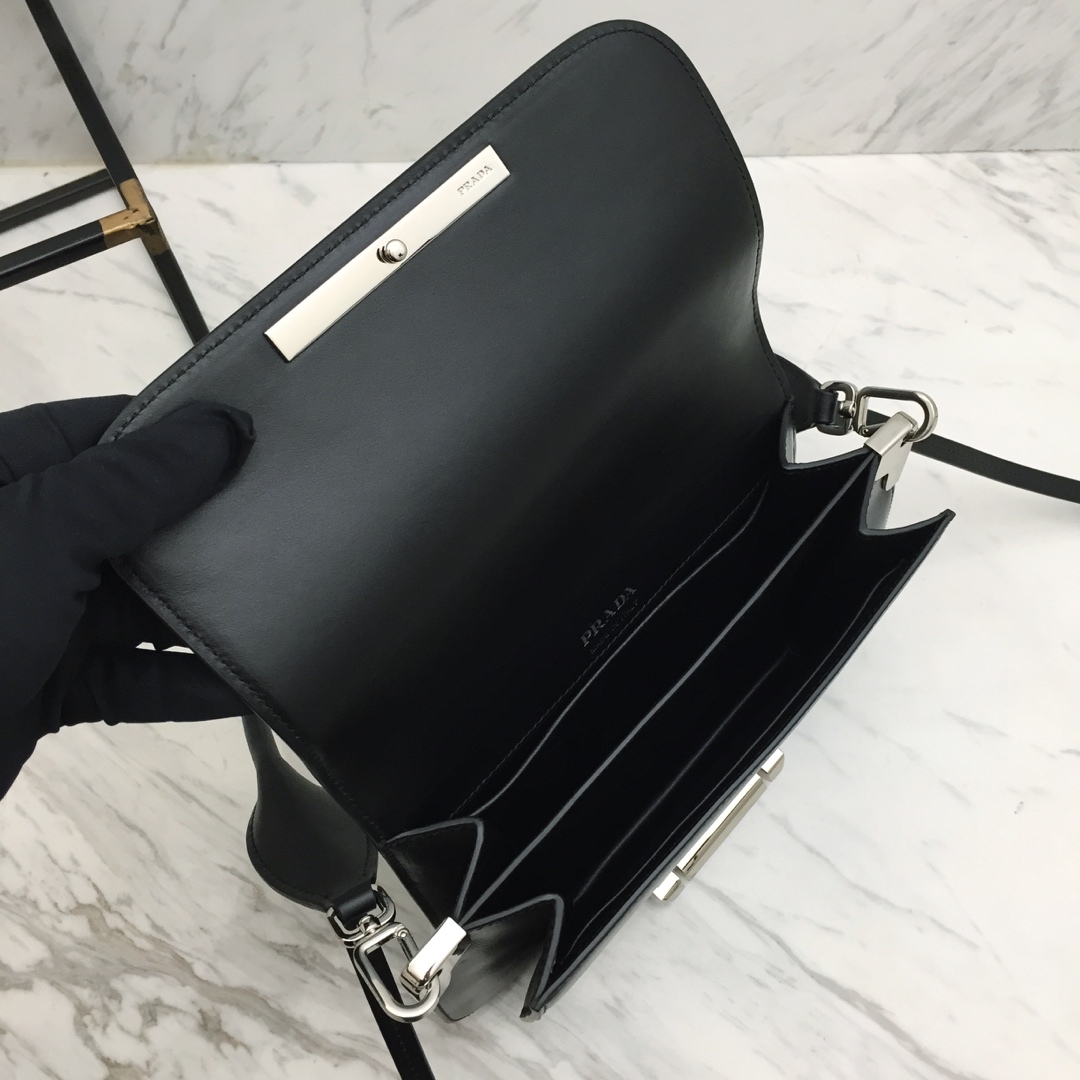 Sybille Clasp bag