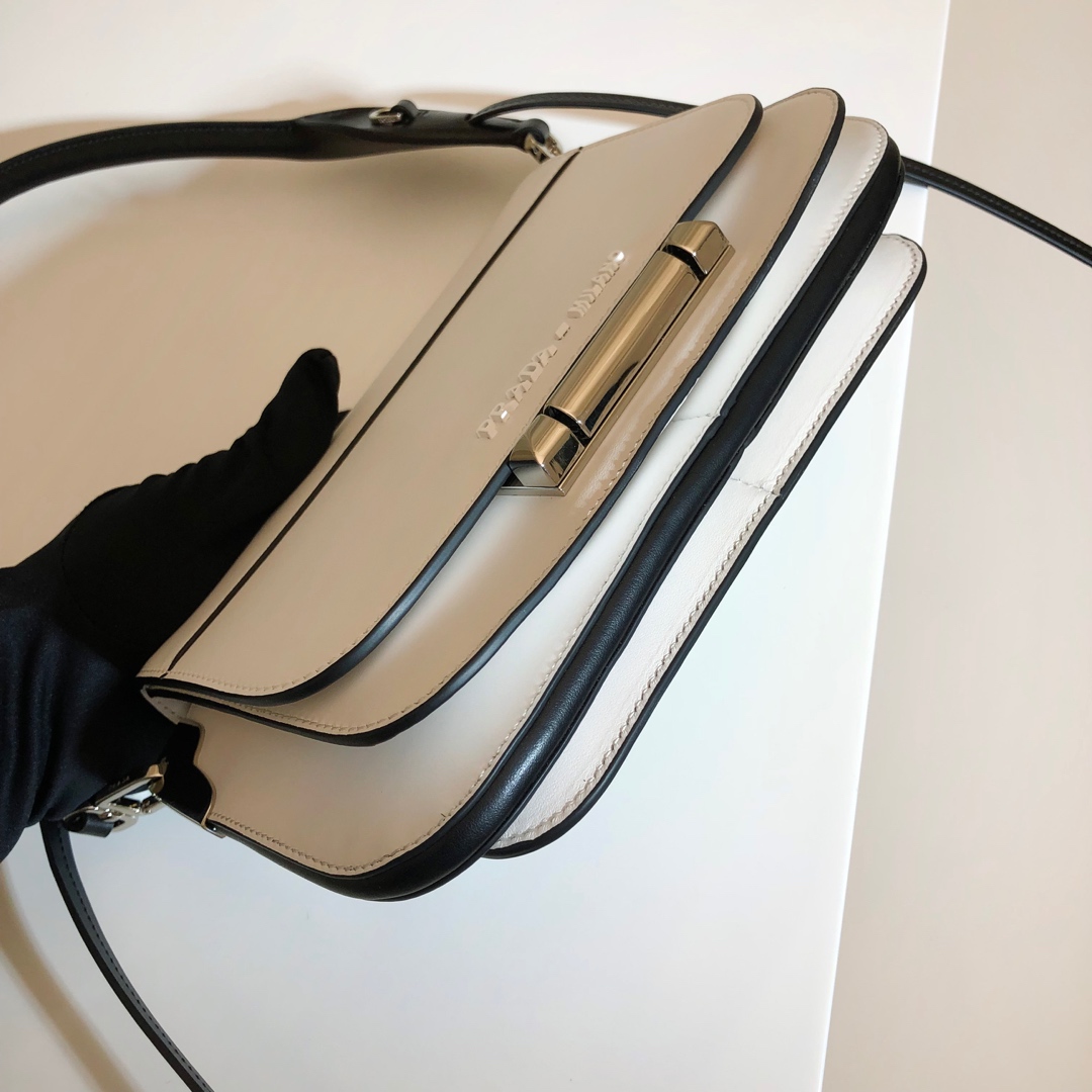 Sybille Clasp bag