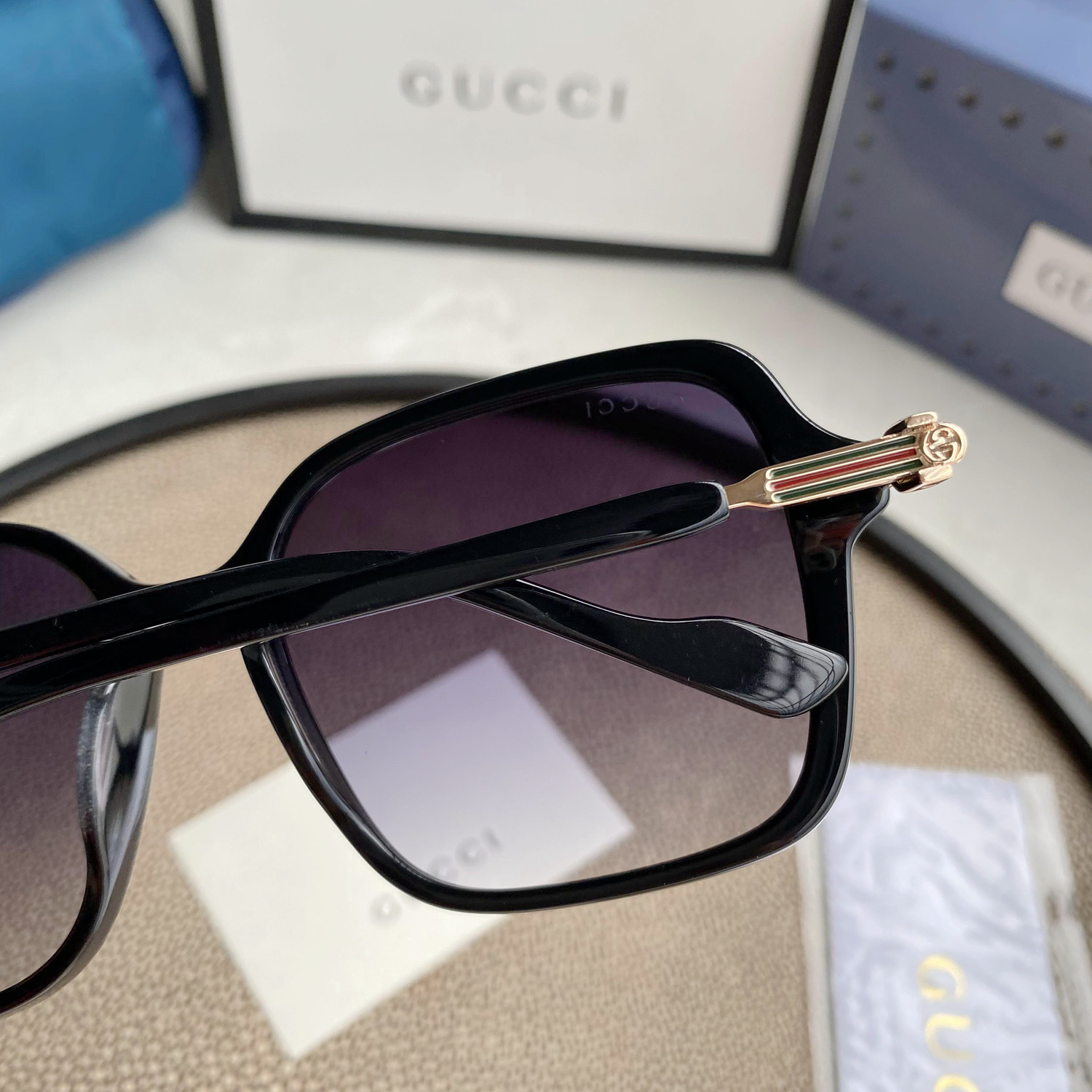 RECTANGULAR FRAME SUNGLASSES