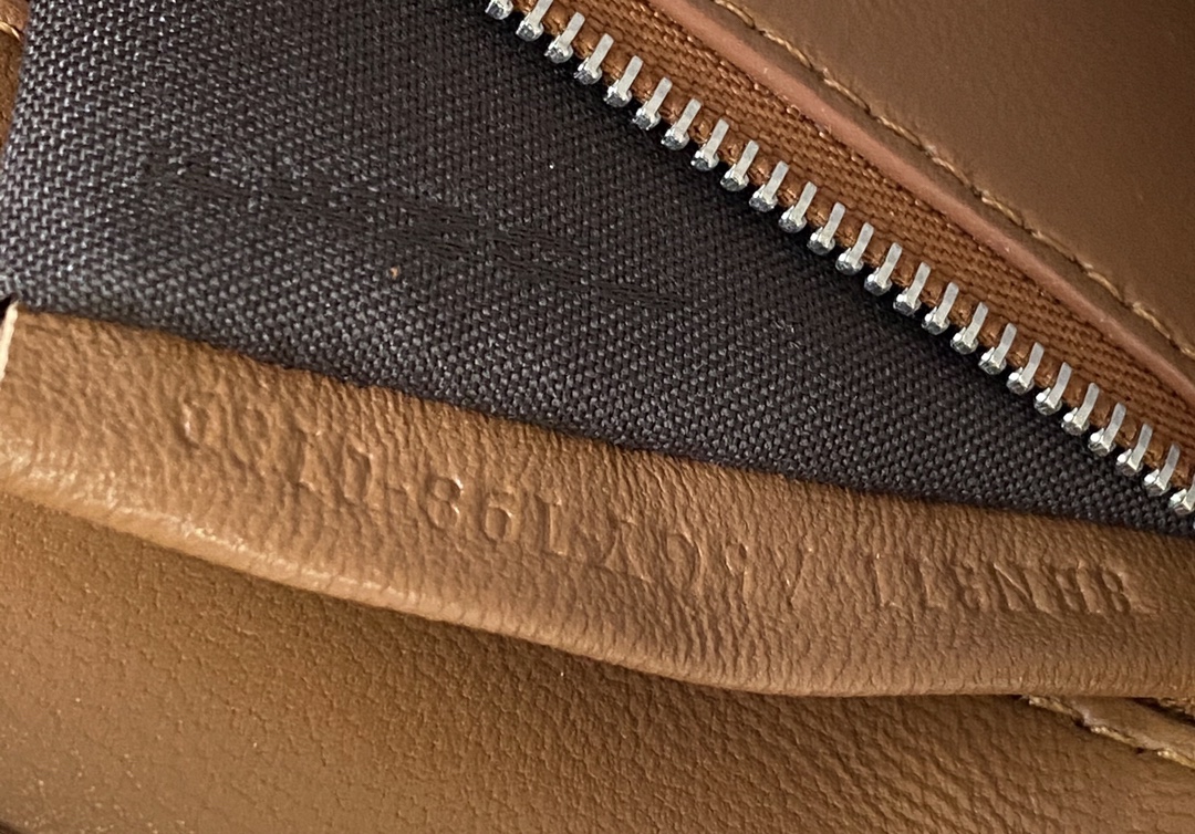 F**di O’Lock Zipper