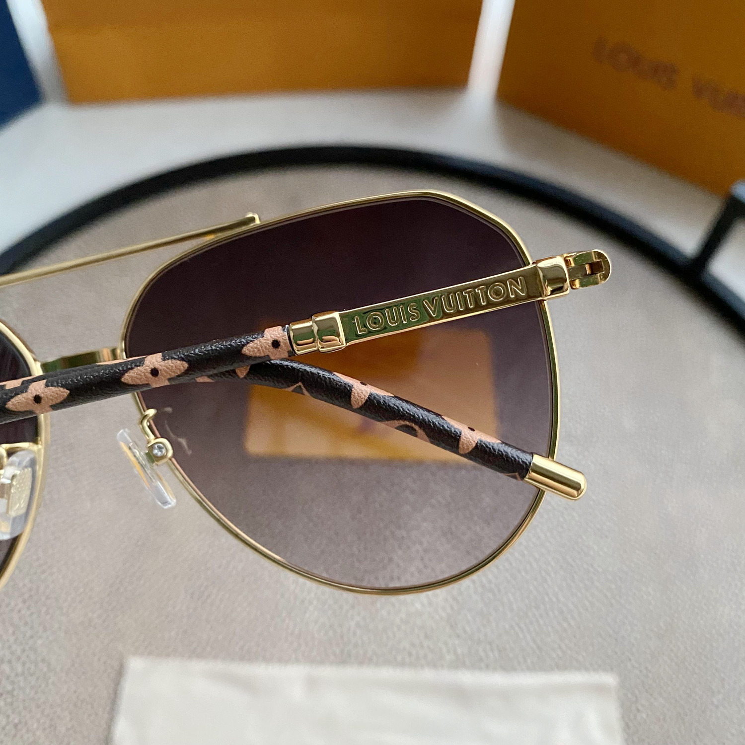 L0visVvtt0n Sunglasses