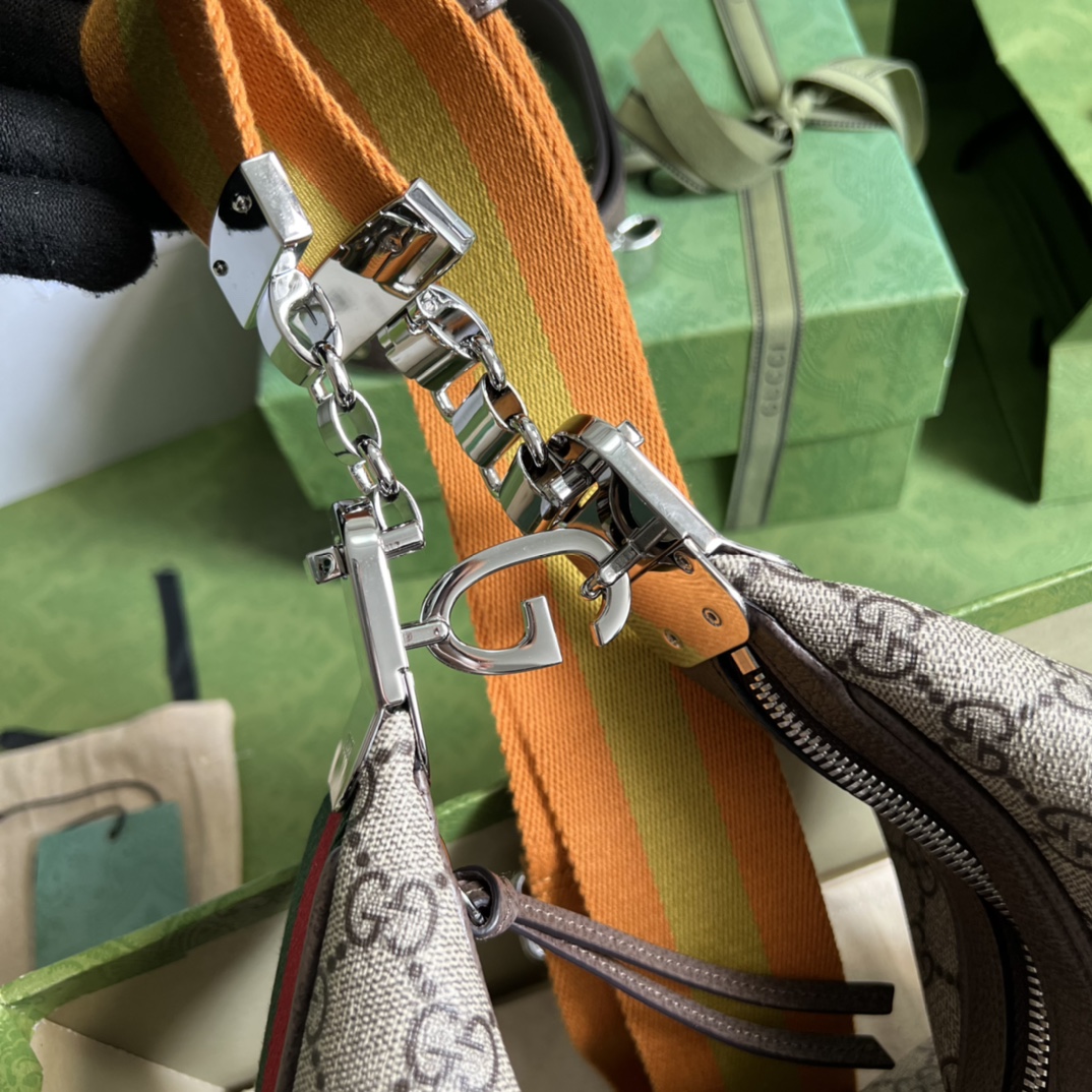 Gvc*1 Attache large shoulder bag