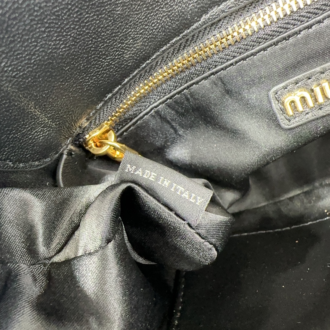 M1um1u Hobo bag