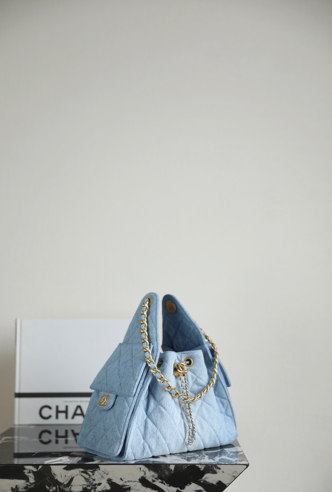 Ch**el 25 MEDIUM HANDBAG