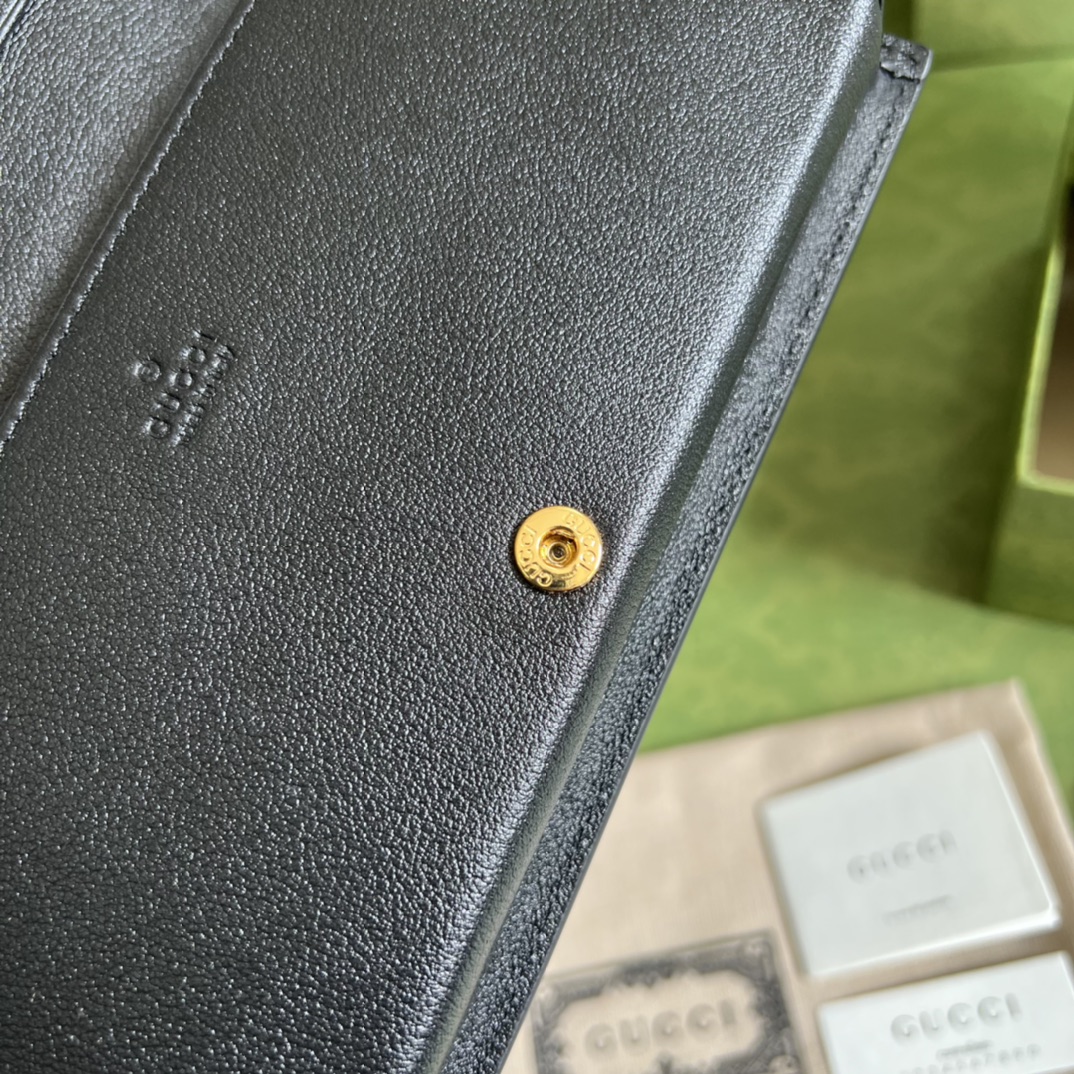 Gvc*1 Leather clutch