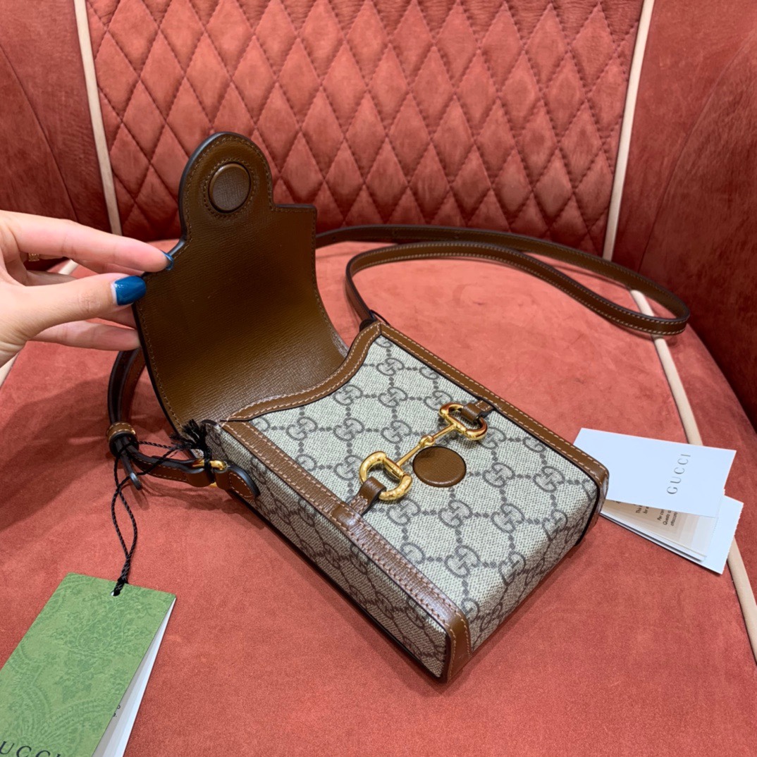 Gv*c1 Horsebit bag