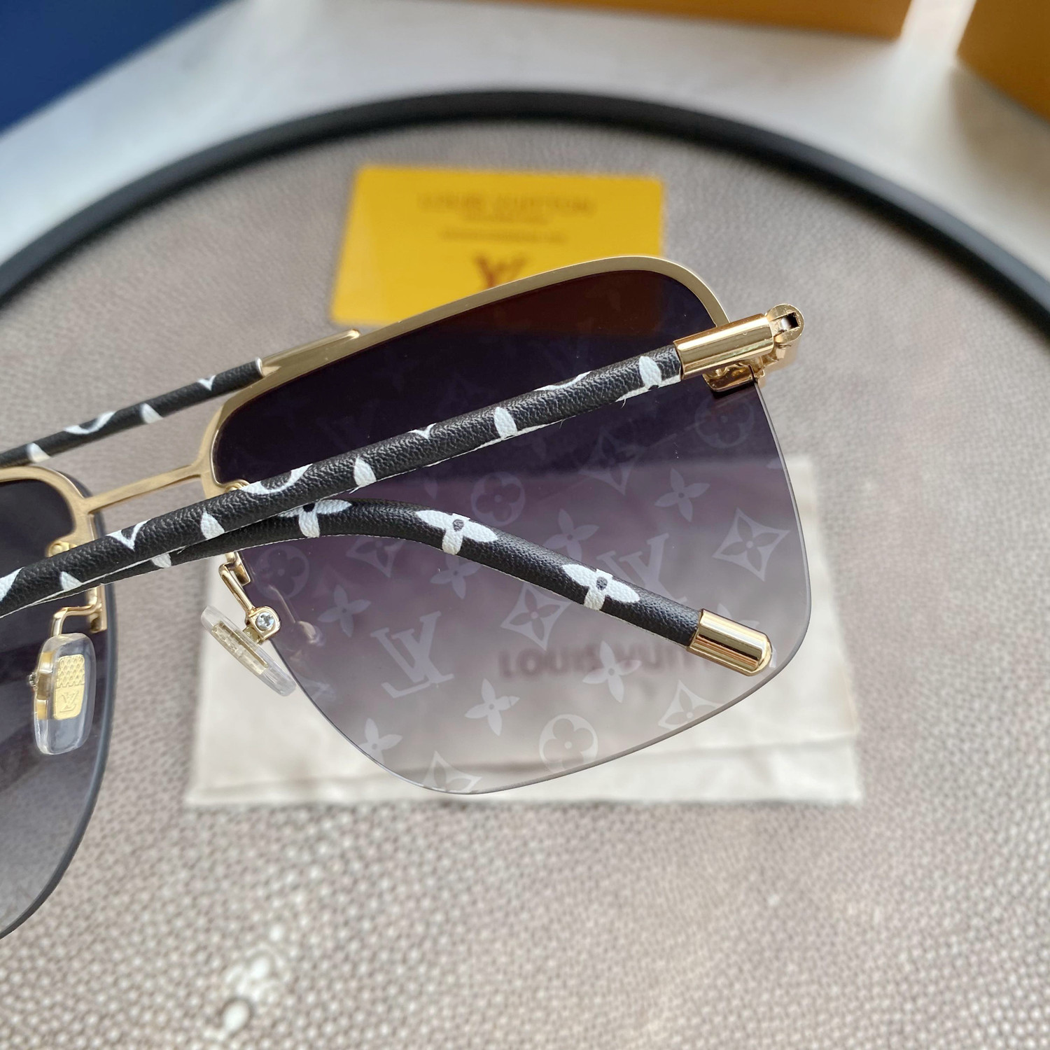 Sa1nt Lau*nt EYEWEAR