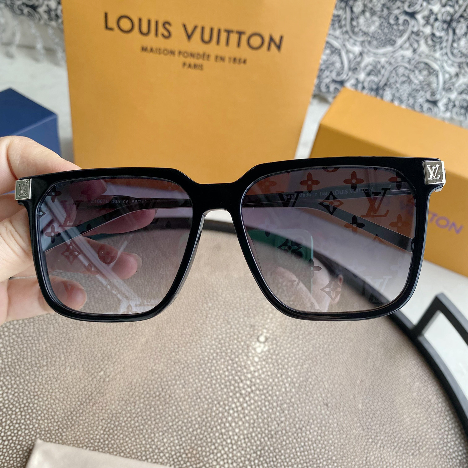 L0vis Vvtt0n | rise square sunglasses